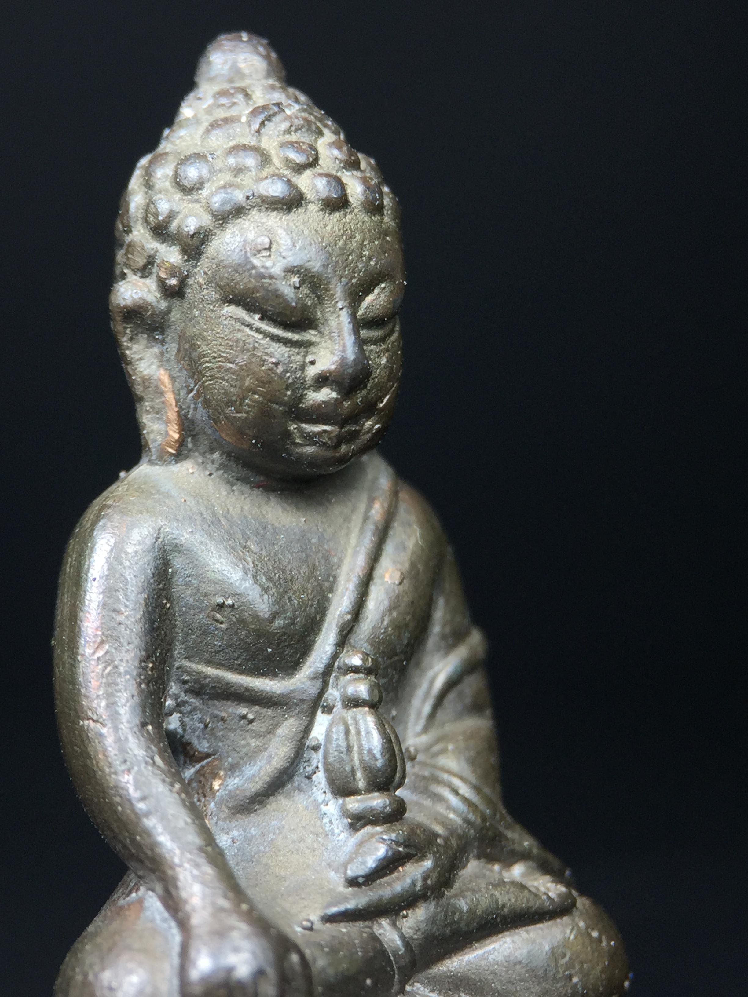 พระกริ่ง ภปร. 60 ปี ธรรมศาสตร์ สร้างเป็นที่ระลึกการสถาปนาครบรอบ 60 ปี มหาวิทยาลัยธรรมศาสตร์ ปี 2537(ในหลวงรัชกาลที่9 เสด็จเป็นประธานในพิธี)(พิธีใหญ่ เกจิที่มีชื่อเสียงมาร่วมปลุกเสกจำนวนมาก ชนวนมาลสารเก่าเข้มขลัง )**ของดีธรรมศาสตร์ที่ศิษย์เก่าไม่ควรพลาด**