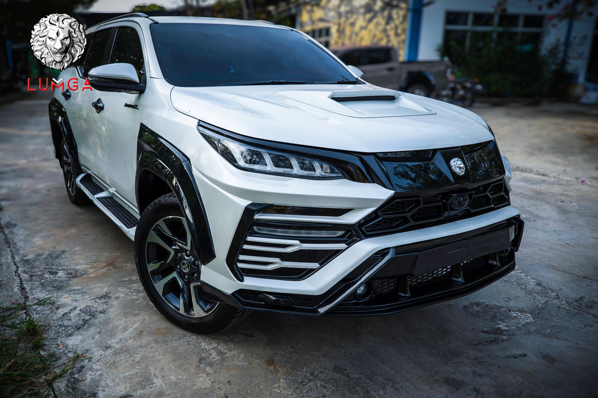 ชุดแต่งสเกิร์ตรอบคัน Toyota Fortuner 2015 - รุ่นปี ปัจจุบัน โดย Lumga (ลัมกา) bodykits