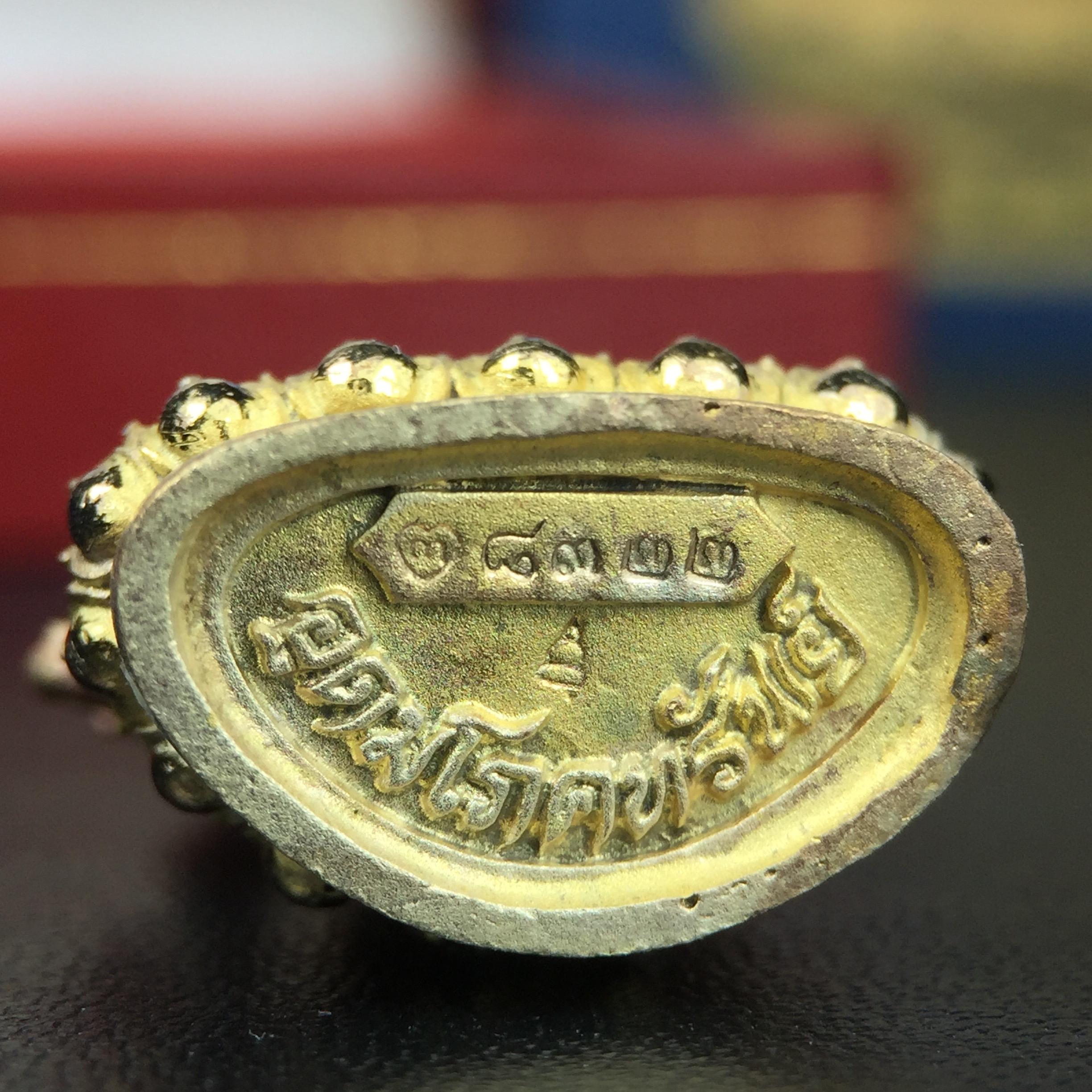 พระกริ่งอวโลกิเตศวร ( เจ้าแม่กวนอิม ) วัดโพธิ์แมนคุณาราม เนื้อเงิน 3 กษัตริย์ พ่นทราย รุ่นอุดมโภคทรัพย์ พ.ศ.2539(พร้อมกล่องบรรจุการ์ดใบรับรองเดิมครบ) (อีกหนึ่งรุ่นยอดนิยม พุทธศิลป์สวยงดงาม)