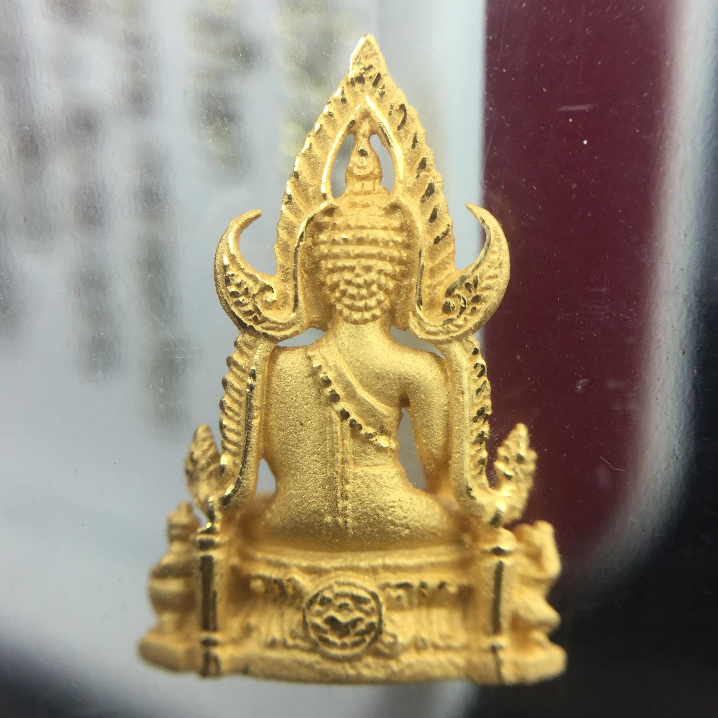 พระพุทธชินราช รุ่น ประวัติศาสตร์ มูลนิธิเพื่อตำรวจไทยจัดสร้าง ปี 2562 เนื้อทองคำขัดเงา พิมพ์ลอยองค์จิ๋ว(ขนาดสูง 1.5 ซม.) (สภาพ สวย ซีนซองเดิม กล่องบรรจุเดิมครบสมบูรณ์)