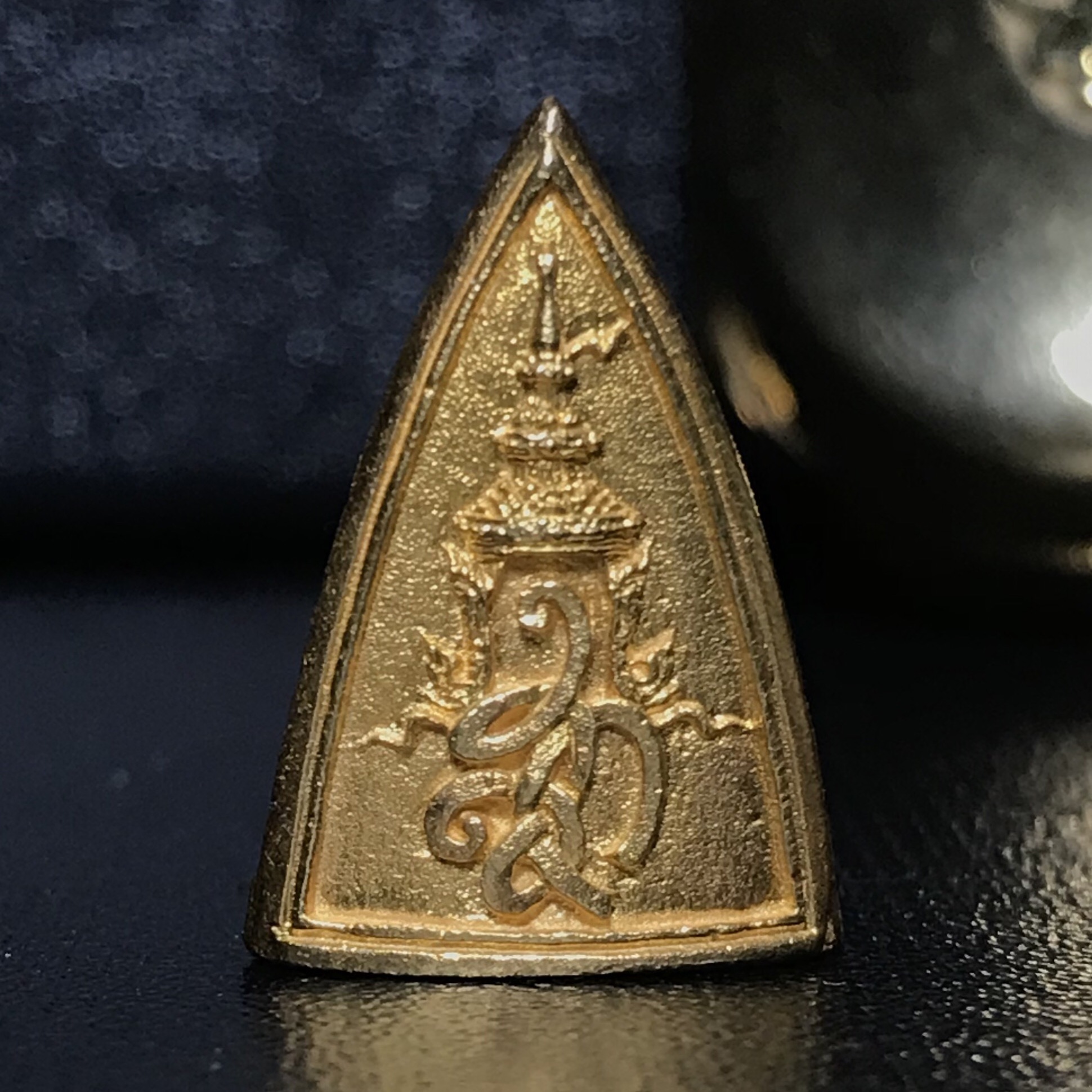 พระสมเด็จนางพญา ส.ก. ปี2535 เนื้อทองคำ พิมพ์เล็ก 5รอบพระราชินี หลวงปู่โต๊ะปลุกเสก(ในหลวงและพระราชินีเสด็จในพิธี) พร้อมกล่องบรรจุเดิม(นิยม)