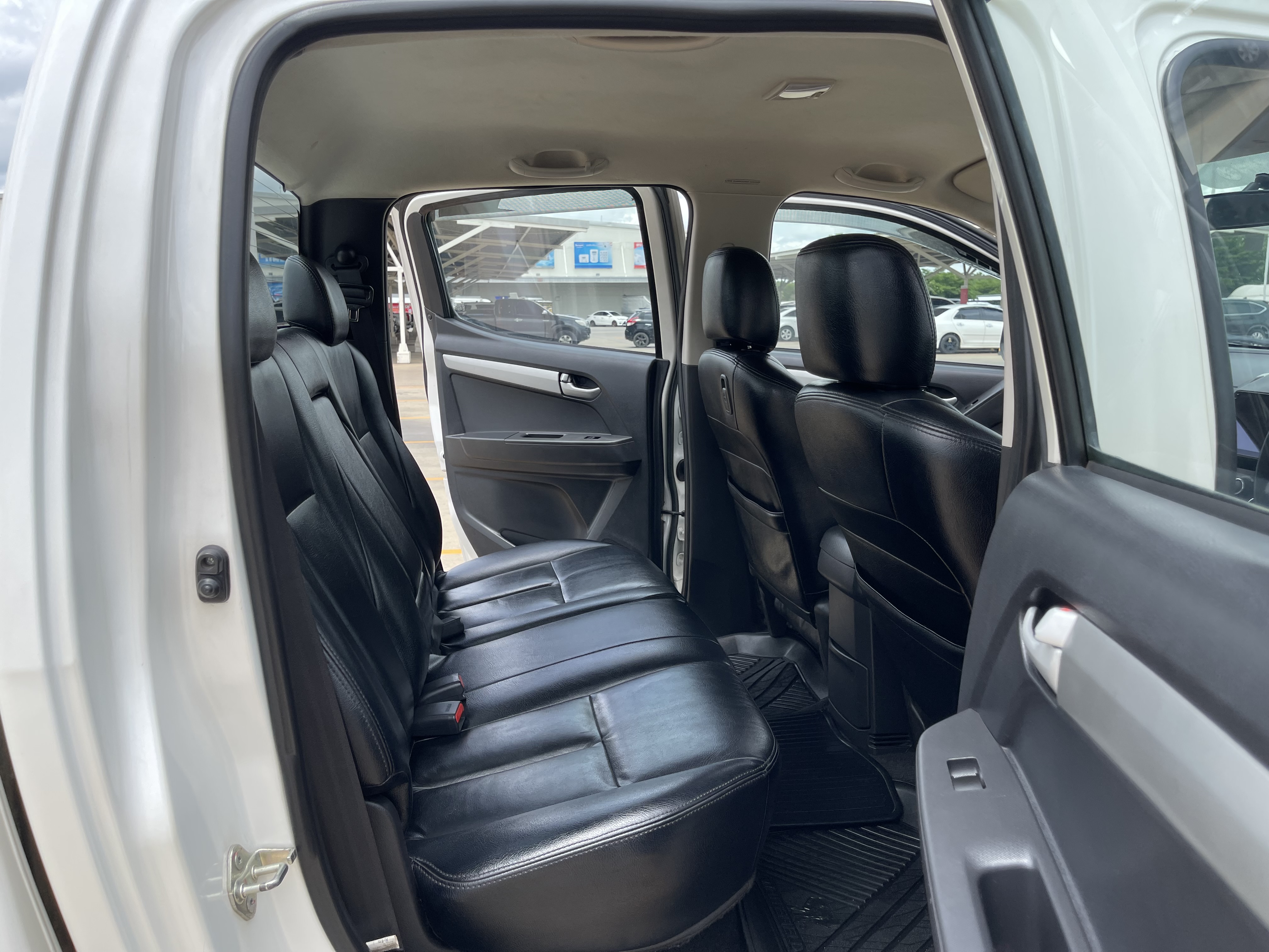 Isuzu Dmax All New 4ประตู Hilander 2.5 Vgs Z Dvd 2014 ขาวมุก