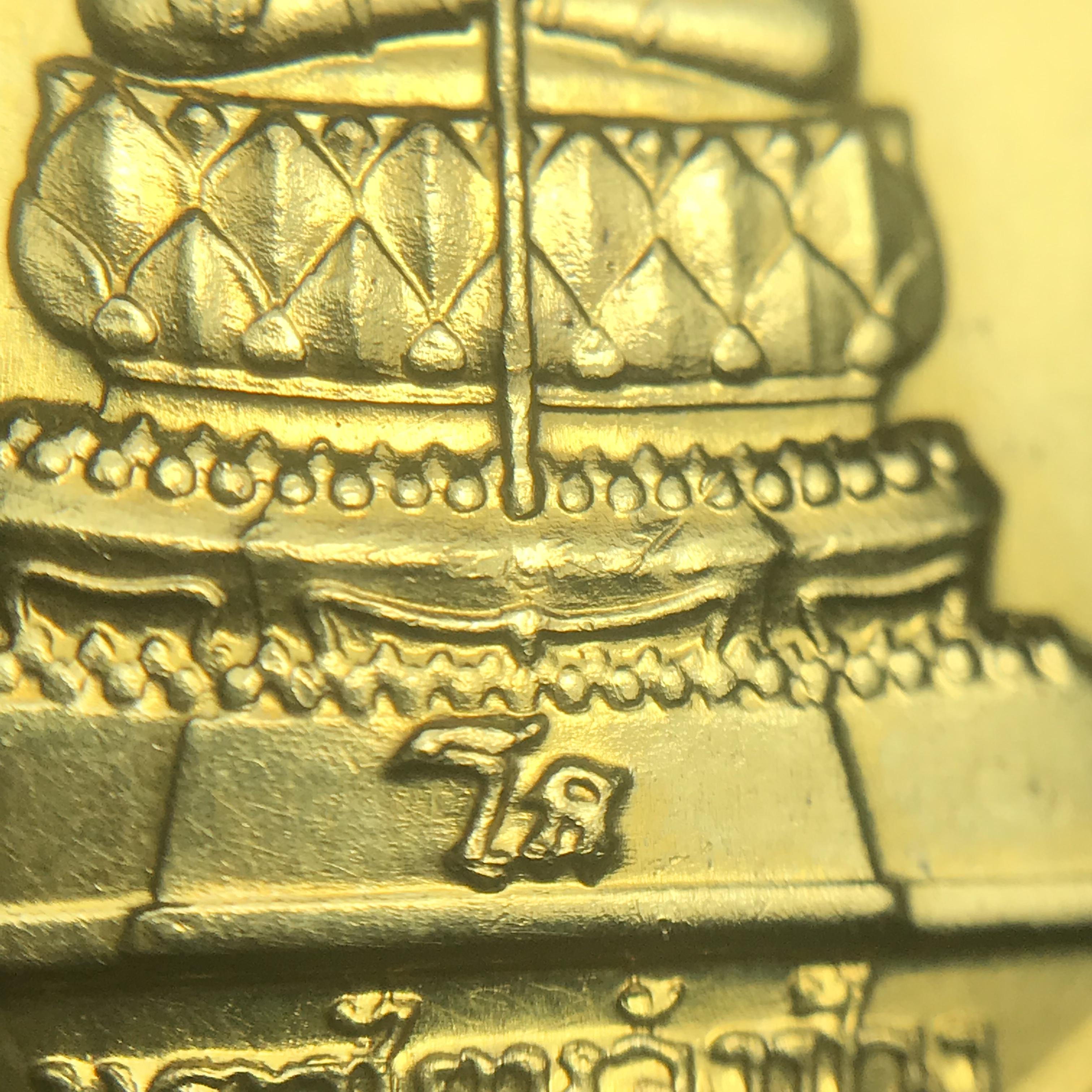 เหรียญพระชัยหลังช้าง ภปร. ปี2530 เนื้อทองคำ พิมพ์ใหญ่ 15กรัม(หนักหนึ่งบาท) พิธีใหญ่ นิยม สภาพสวย กล่องบรรจุเดิมครบ หายากมาก