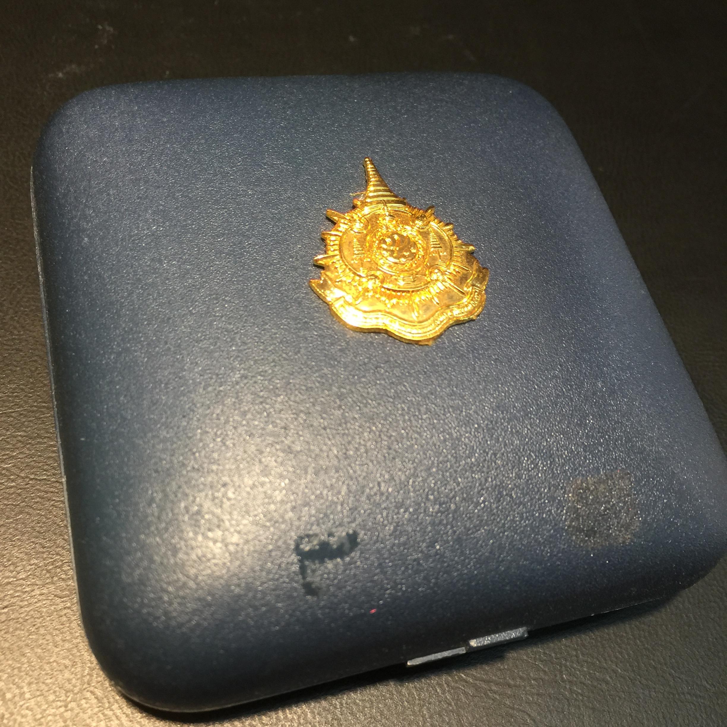 เหรียญเสมาที่ระลึก 6 รอบในหลวง ปี2542 เนื้อเงินพร้อมกล่องเดิม สร้างโดยกระทรวงมหาดไทย หายาก