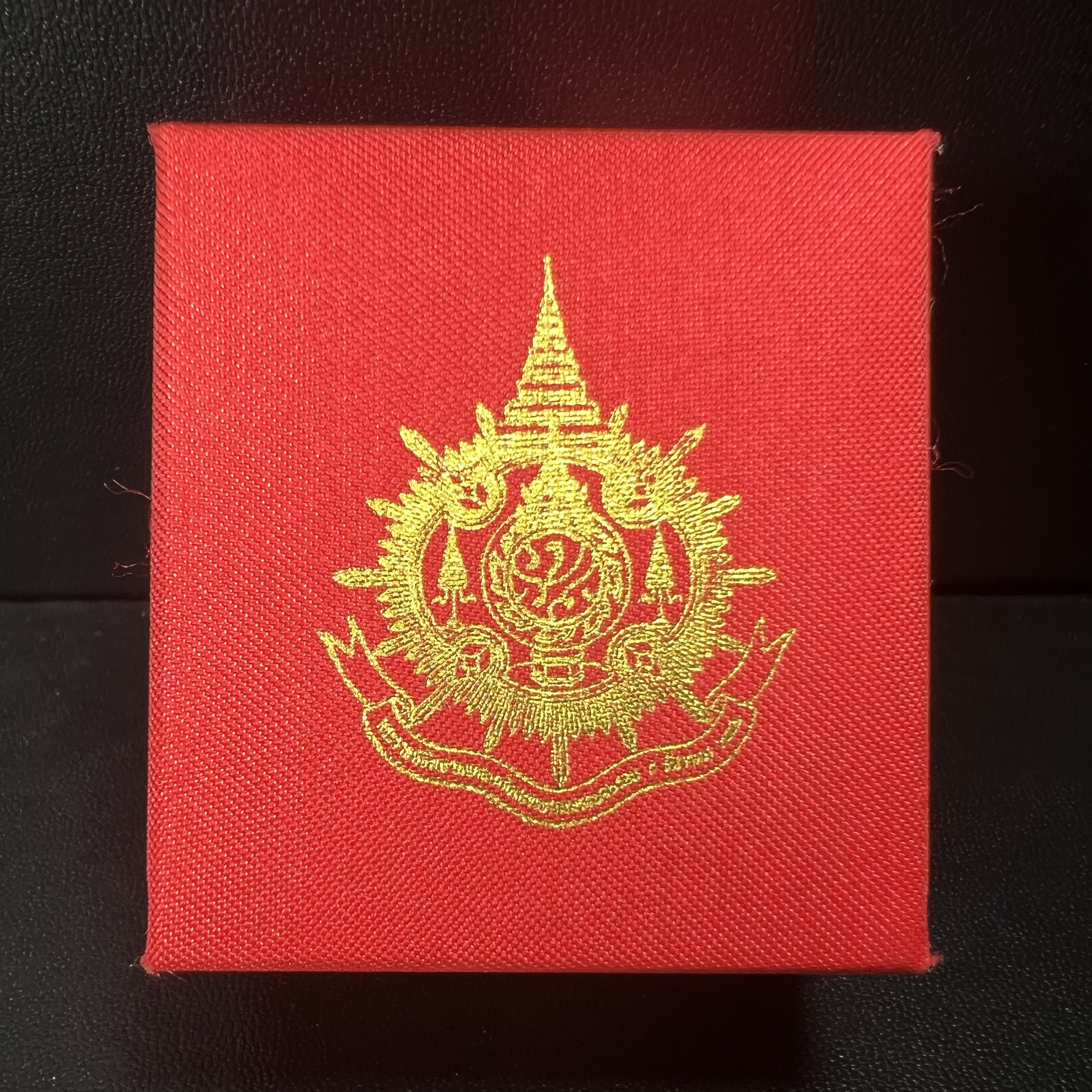 พระกริ่งไพรีพินาศ เฉลิมพระเกียรติ พระบาทสมเด็จพระเจ้าอยู่หัวรัชกาลที่9 พระชนมพรรษา 6 รอบ ปี2542เนื้อสัมฤทธิ์(บรรจุเหล็กไหล)ดีนอก-ดีใน(องค์นี้เป็นเนื้อสัมฤทธิ์ พิเศษกรรมการ ตอก 2 โค๊ต หมายเลข ๒๓๕๗)หายาก