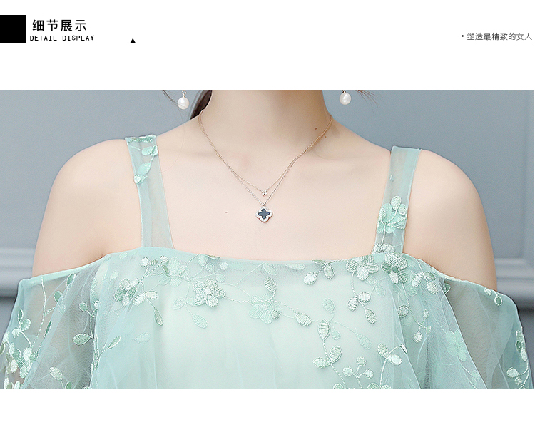 ชุดเดรสผ้าโปร่งปักดอกไม้สีเขียวอ่อนเปิดไหล่ แขนสั้น