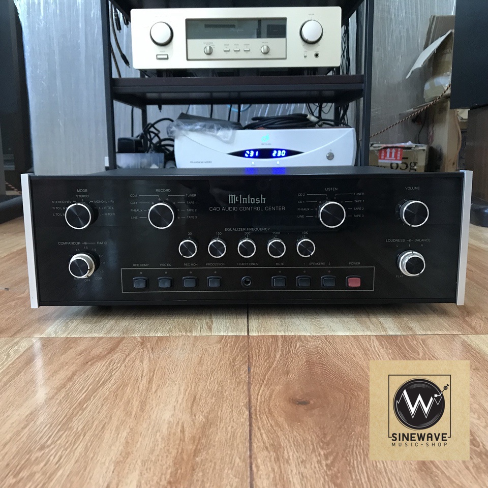 Pre Amp ยี่ห้อ Mcintosh รุ่น C40 (Made in USA) ไฟ 220Volts