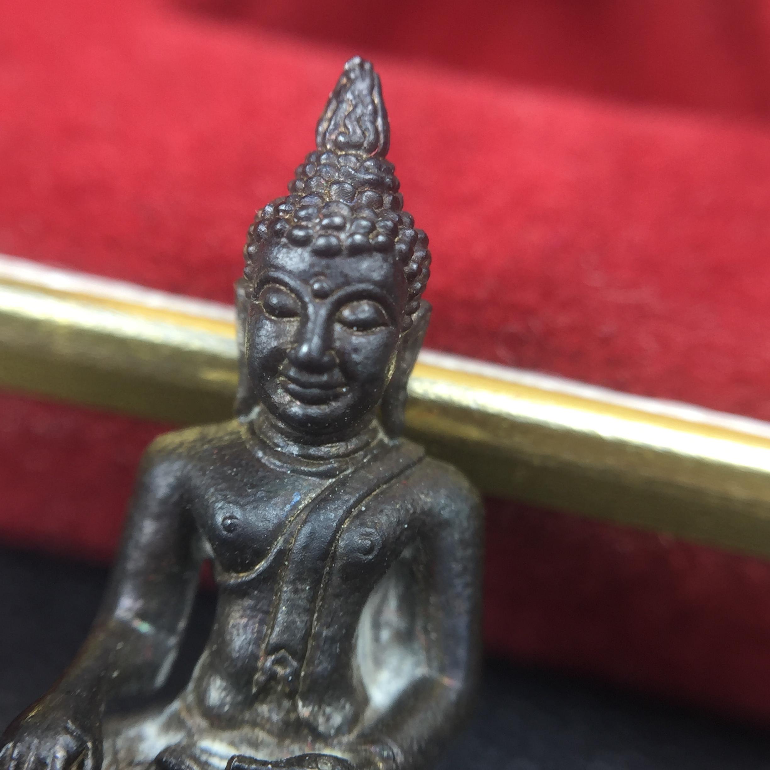 พระกริ่งพระพุทธชินสีห์ ภปร ทันโตเสฏโฐ ปี 2533 เนื้อนวโลหะ (วัตถุมงคลหนึ่งเดียวที่บรรจุพระทนต์(ฟัน)ในหลวงรัชกาลที่9 พระราชทานให้จัดสร้าง)(1ใน1999องค์)