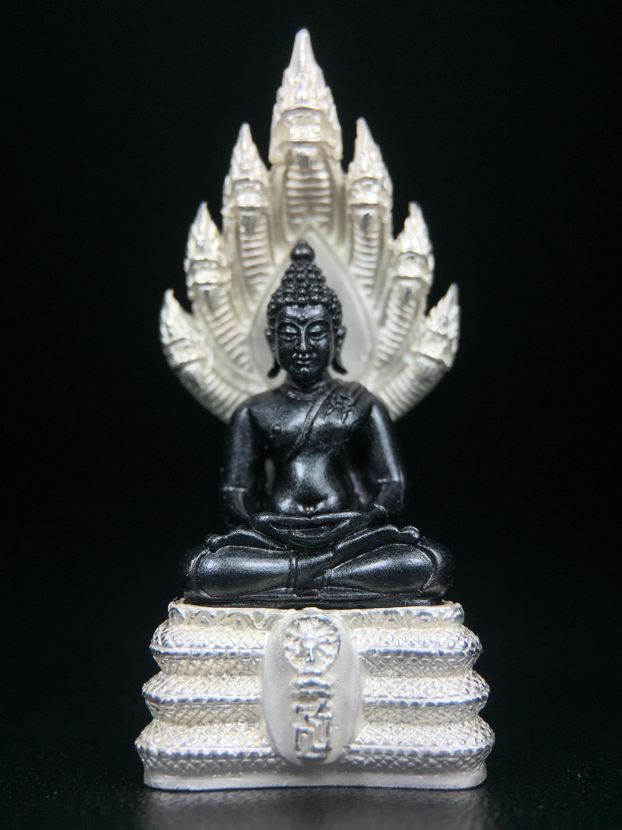 พระนาคปรก สธ. รุ่นสร้างพระอุโบสถเฉลิมพระเกียรติ 4 รอบ 84 พรรษา สมเด็จพระเทพรัตนราชสุดาฯ วัดบวรนิเวศวิหาร ปี 2543 พิมพ์ใหญ่ องค์พระเนื้อนวโลหะ ฐานนาคปรกเนื้อเงิน(สภาพ สวย )พิธีใหญ่ พุทธศิลป์งดงาม หายาก(องค์หมายเลขสวย ๘๓๘) (1 ใน 1999 องค์)