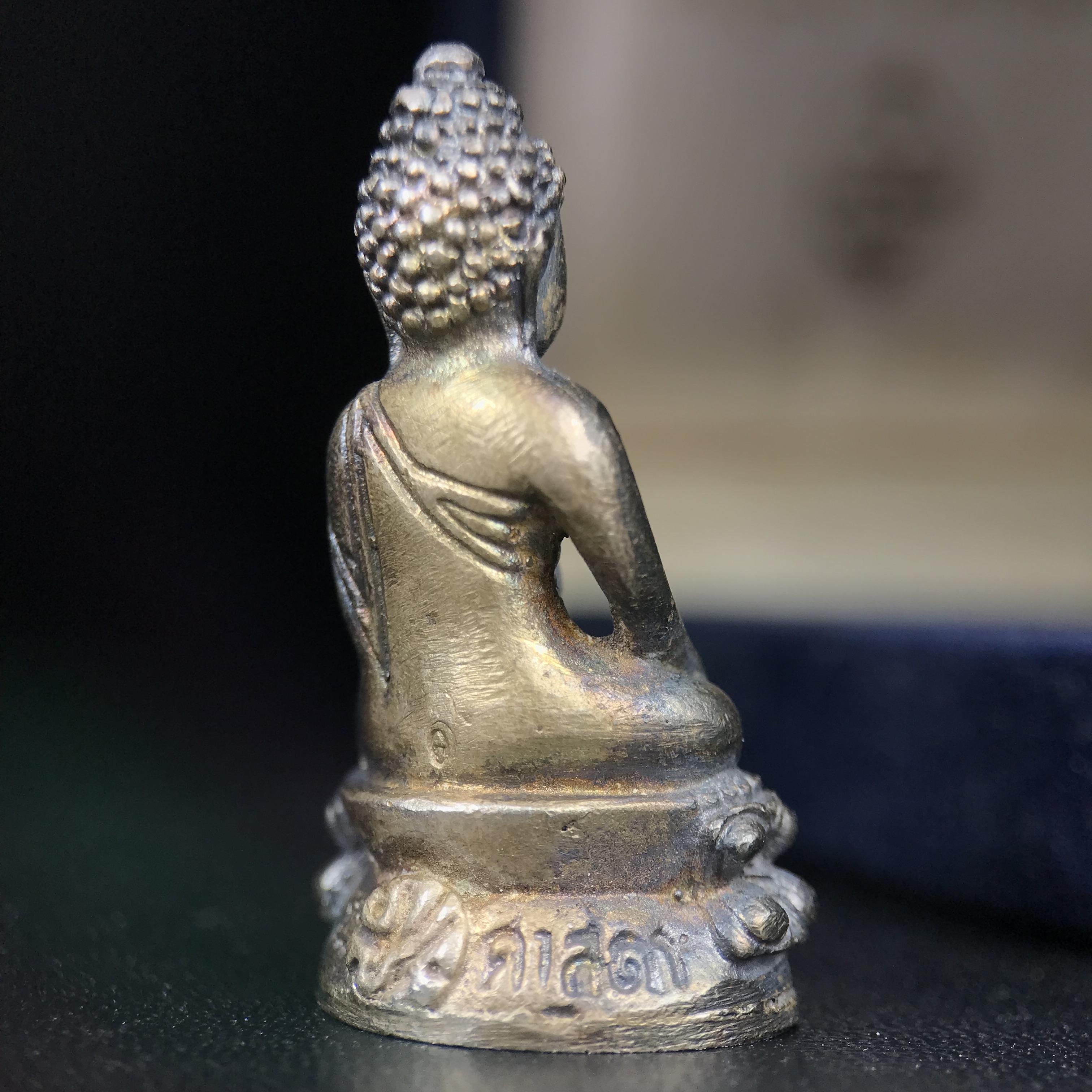 พระกริ่งศาสดา ภปร. วัดบวรนิเวศวิหาร ปี 2532 จัดสร้างในโอกาสสองทศวรรษรามาธิบดี เพื่อศูนย์การแพทย์สิริกิติ์ เนื้อเงิน(ผิวเดิมกลับดำสวยงาม) (พิธีใหญ่ มวลสารมงคล สวยงามเข้มขลัง)สมเด็จพระญาณสังวร สมเด็จพระสังฆราชฯเสด็จเททอง