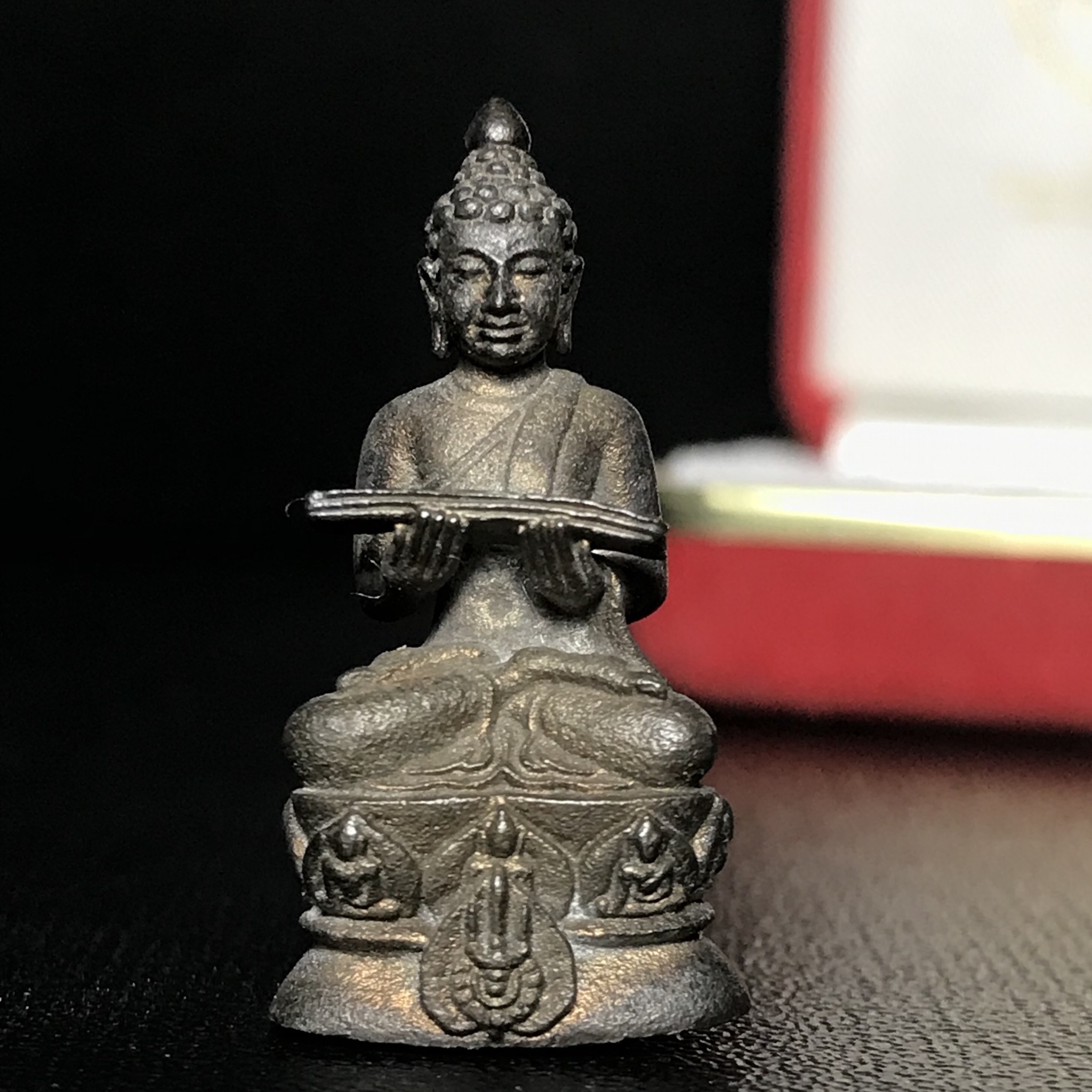 พระกริ่งปรมานุชิตชิโนรส วัดพระเชตุพนวิมลมังคลาราม(วัดโพธิ์) ปี2533 เนื้อนวโลหะ ( ในหลวงรัชกาลที่9เสด็จเททอง)