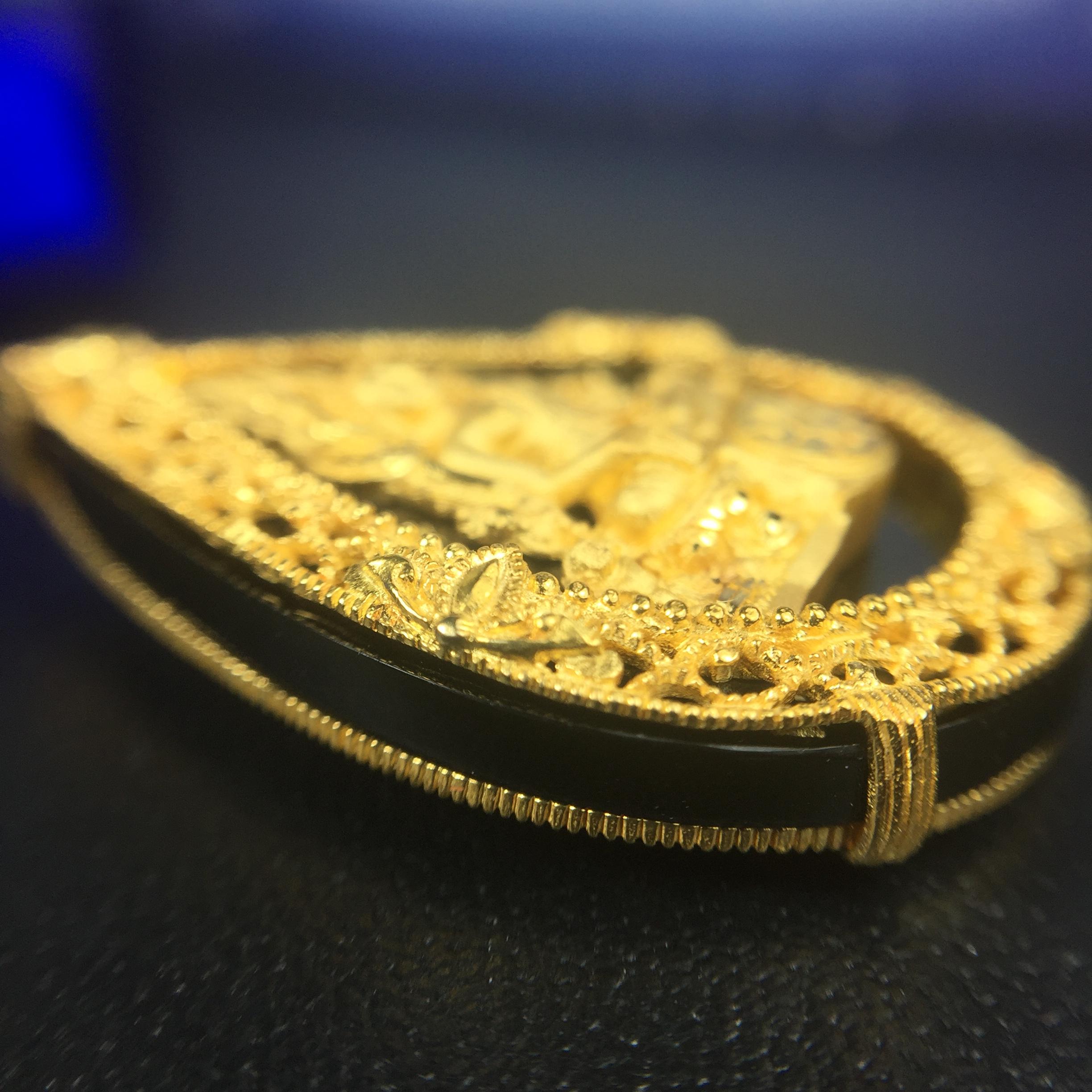 เหรียญพระพุทธชินราช ภปร. รูปหยดน้ำ โครงการ เพราะแผ่นดินนี้คือแผ่นดินเกิด เนื้อทองคำ (นน.รวม 7.3 กรัม) ปี2551 (ขนาด 21 x 29 มม.) (สวยงามหายาก)1ใน 3000องค์