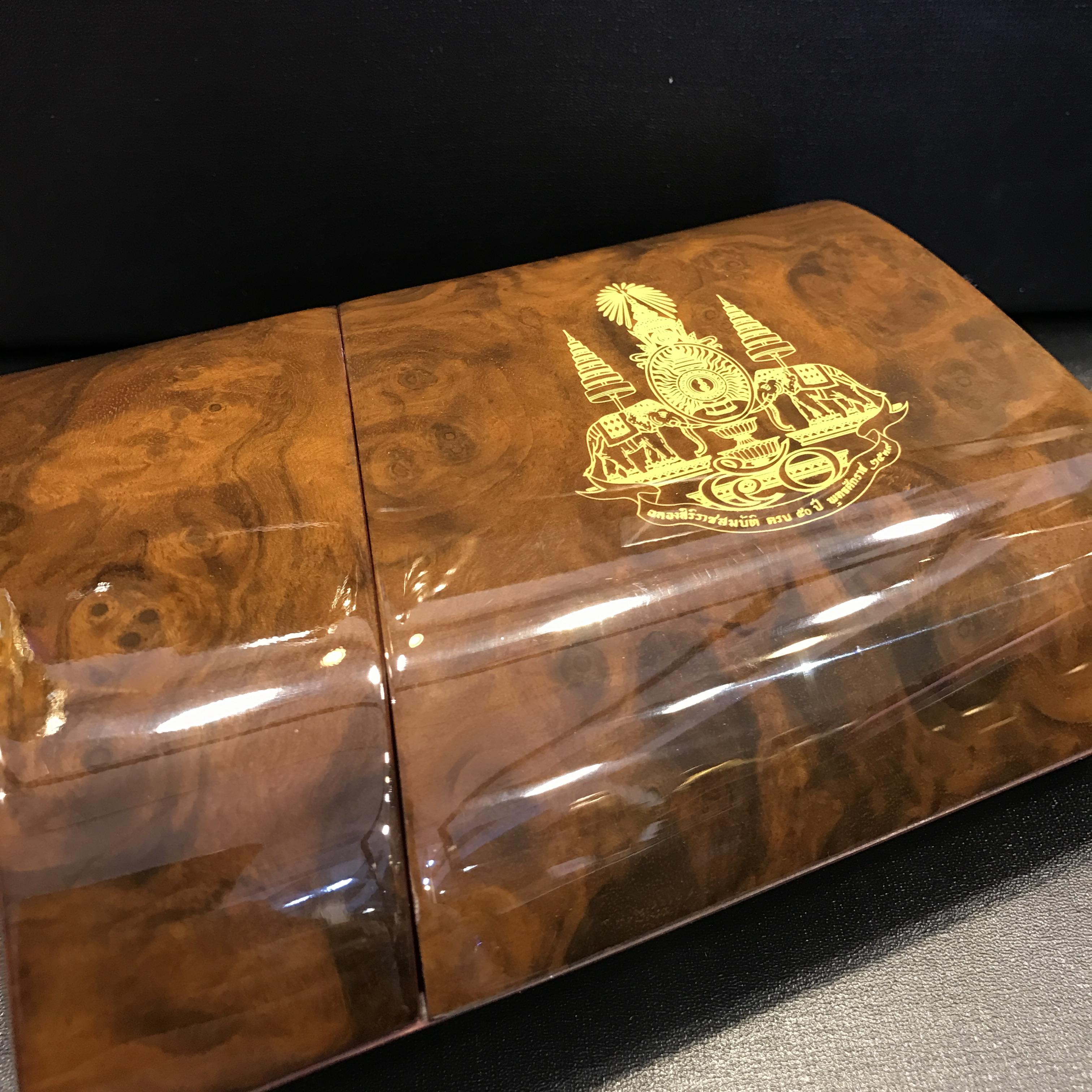 พระกริ่งไพรีพินาศ ญสส. รุ่นกาญจนาภิเษก ชุดทองคำ ปี2539 วัดบวรนิเวศ สภาพสวยพร้อมกล่องเดิม