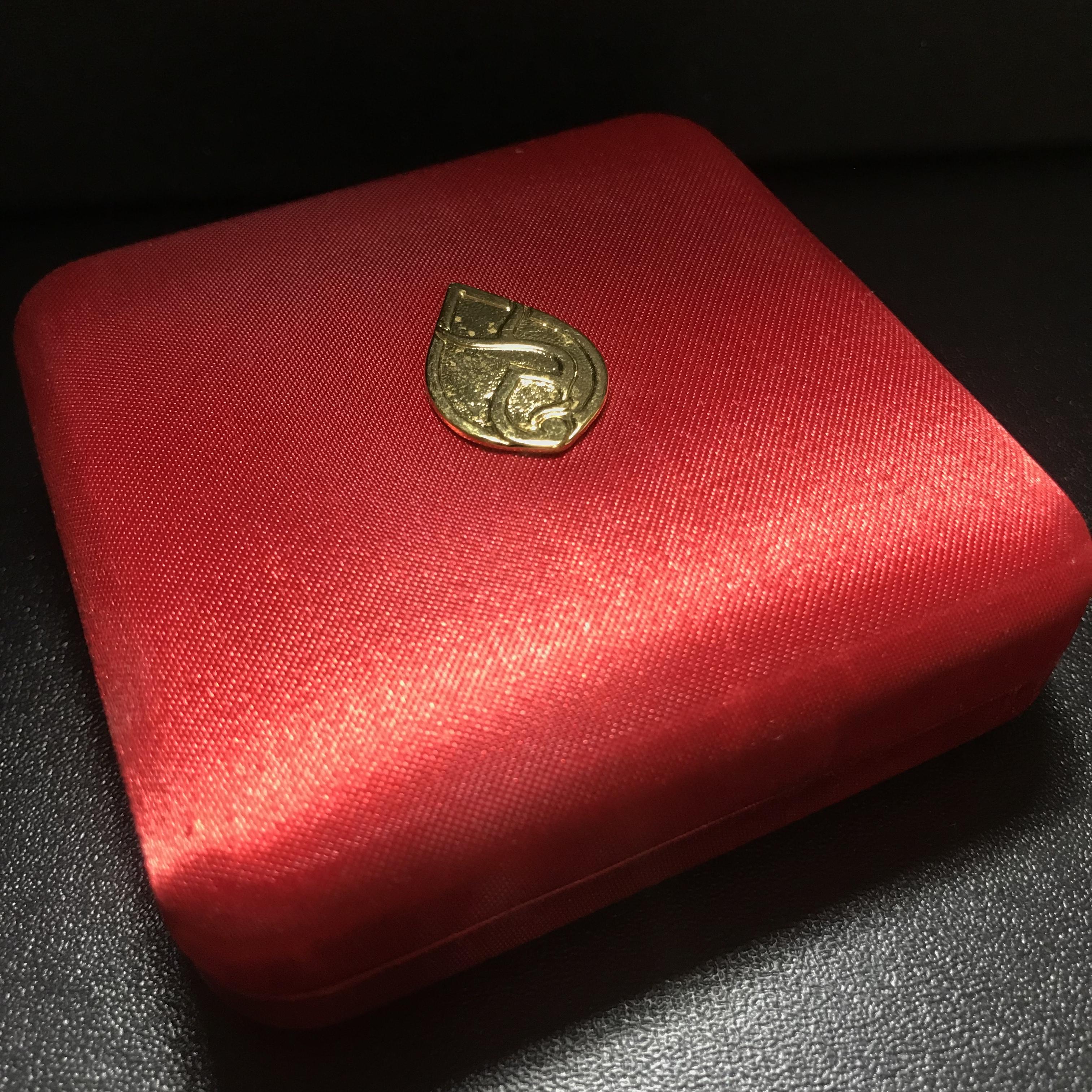 เหรียญในหลวง ร.9-สมเด็จย่า ที่ระลึกอุทยานเฉลิมพระเกียรติสมเด็จพระศรีนครินทราบรมราชชนนี ปี2538 เนื้อเงินขัดเงา(สภาพสวยพร้อมกล่องบรรจุเดิม)