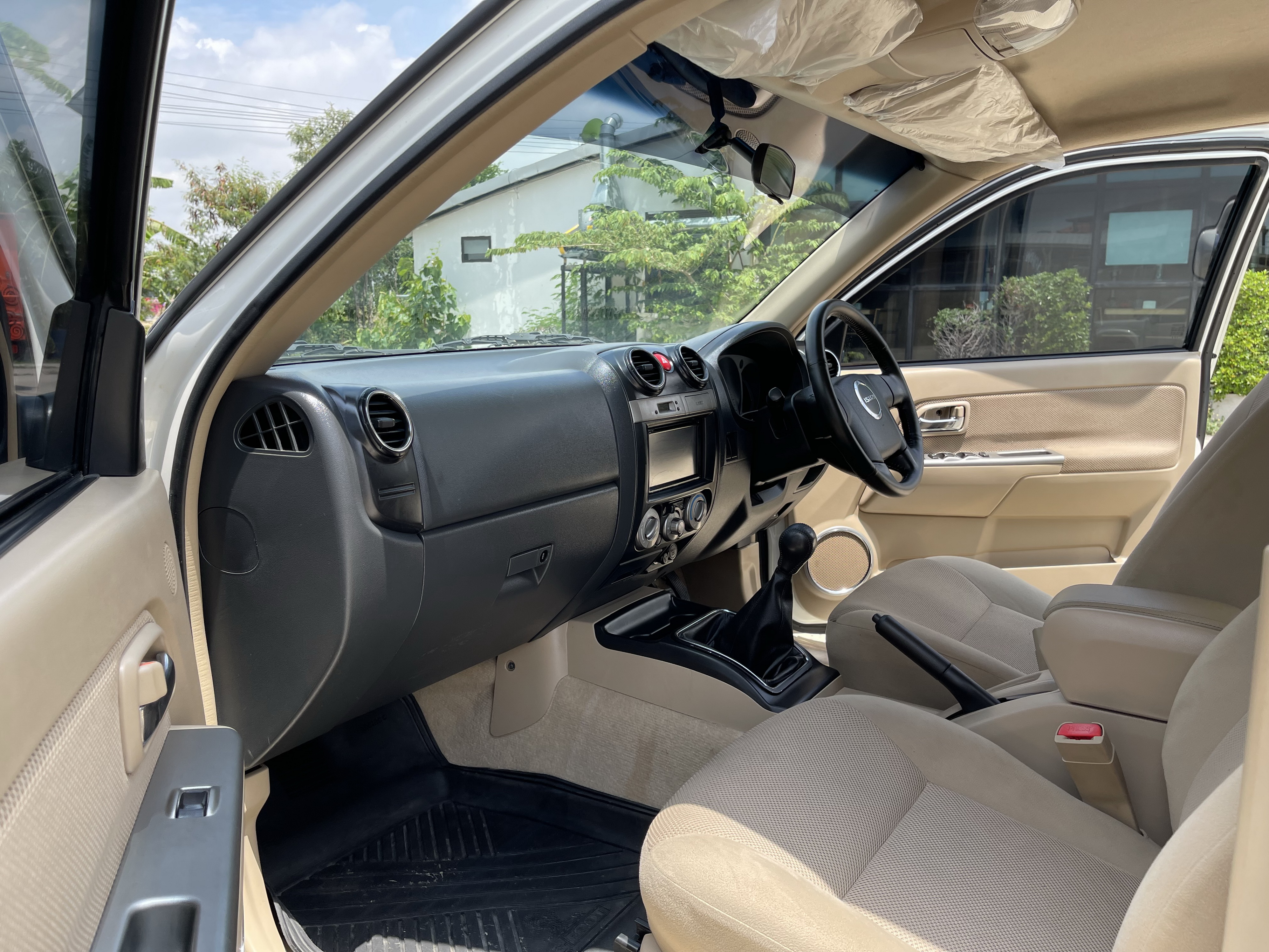 Isuzu Dmax 4ประตู Hilander 2.5 Abs Navi 2010 ขาวมุก