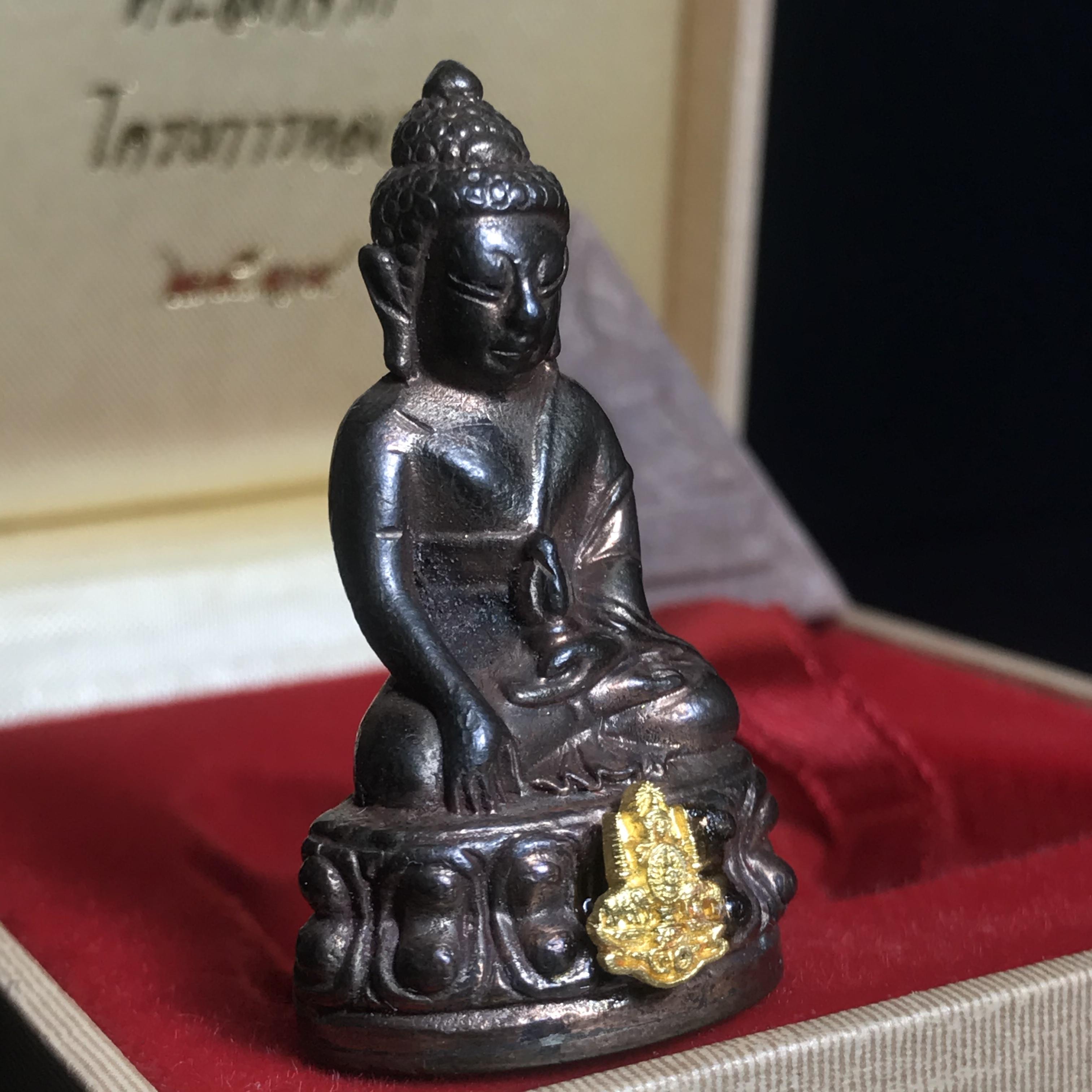 พระกริ่งเจริญโภคทรัพย์ พระพิมพ์จิตรลดา ที่ระลึกโครงการหลวง ปี2539(ชุดกรรมการหายาก)(1ใน1999ชุด)