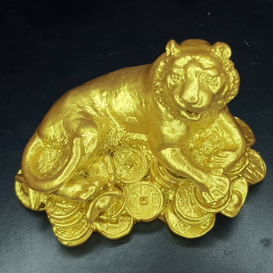 ของป้องกัน นักษัตรปีขาล เสือ เจ้าพ่อเสือ สีทอง กว้าง 3 นิ้ว วัสดุเครื่องราง แร่เหล็กน้ำพี้