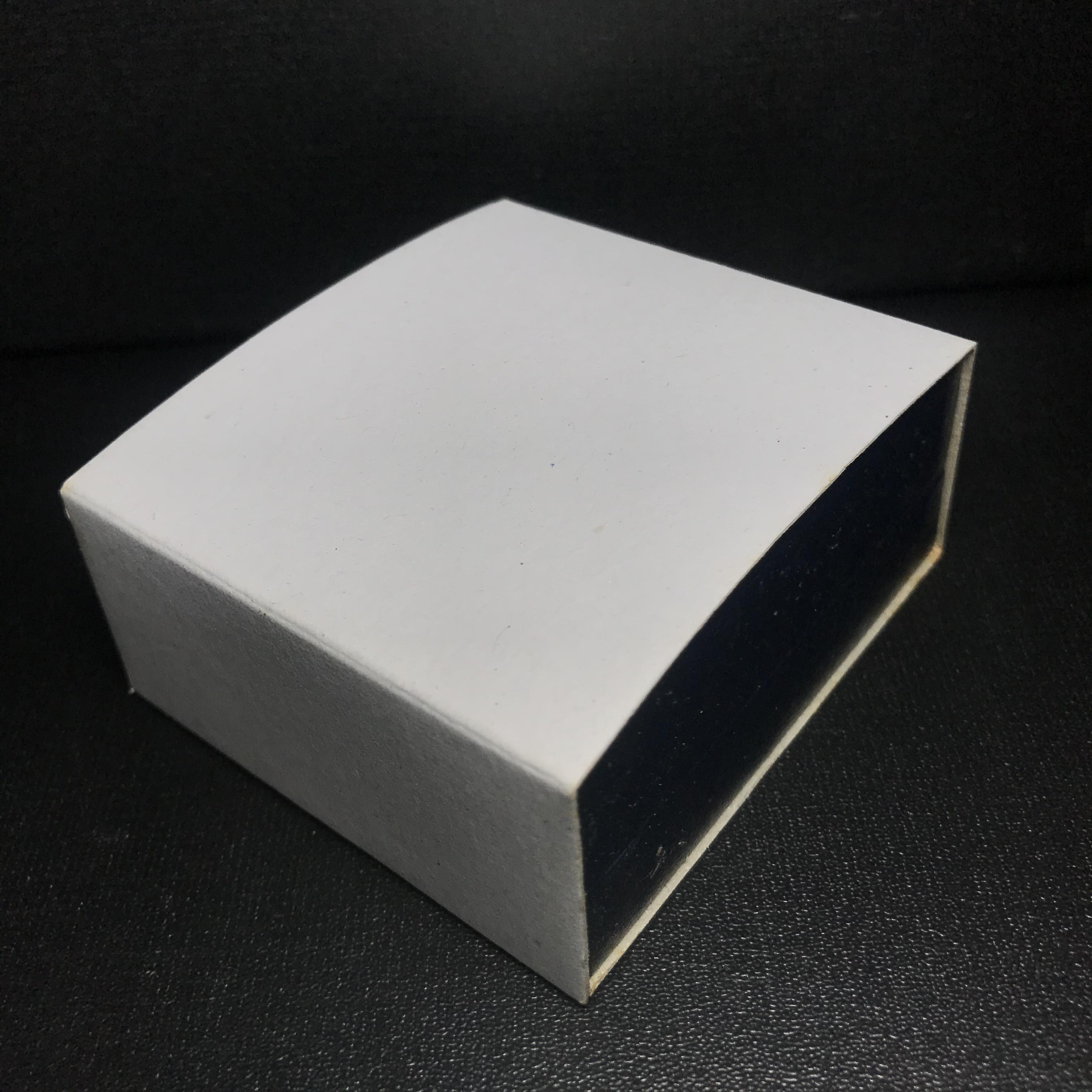 พระแก้วมรกต กรมสรรพสามิตจัดสร้างขึ้นเนื่องในโอกาสครบรอบ 64 ปีของกรมสรรพสามิต และเนื่องในวโรกาสที่พระบาทสมเด็จพระเจ้าอยู่หัวทรงครองราชย์ครบ 50 ปีในปีกาญจนาภิเษก เมื่อ พ.ศ.2539 เนื้อเงินรมดำขัดเงาพร้อมกล่องบรรจุเดิม