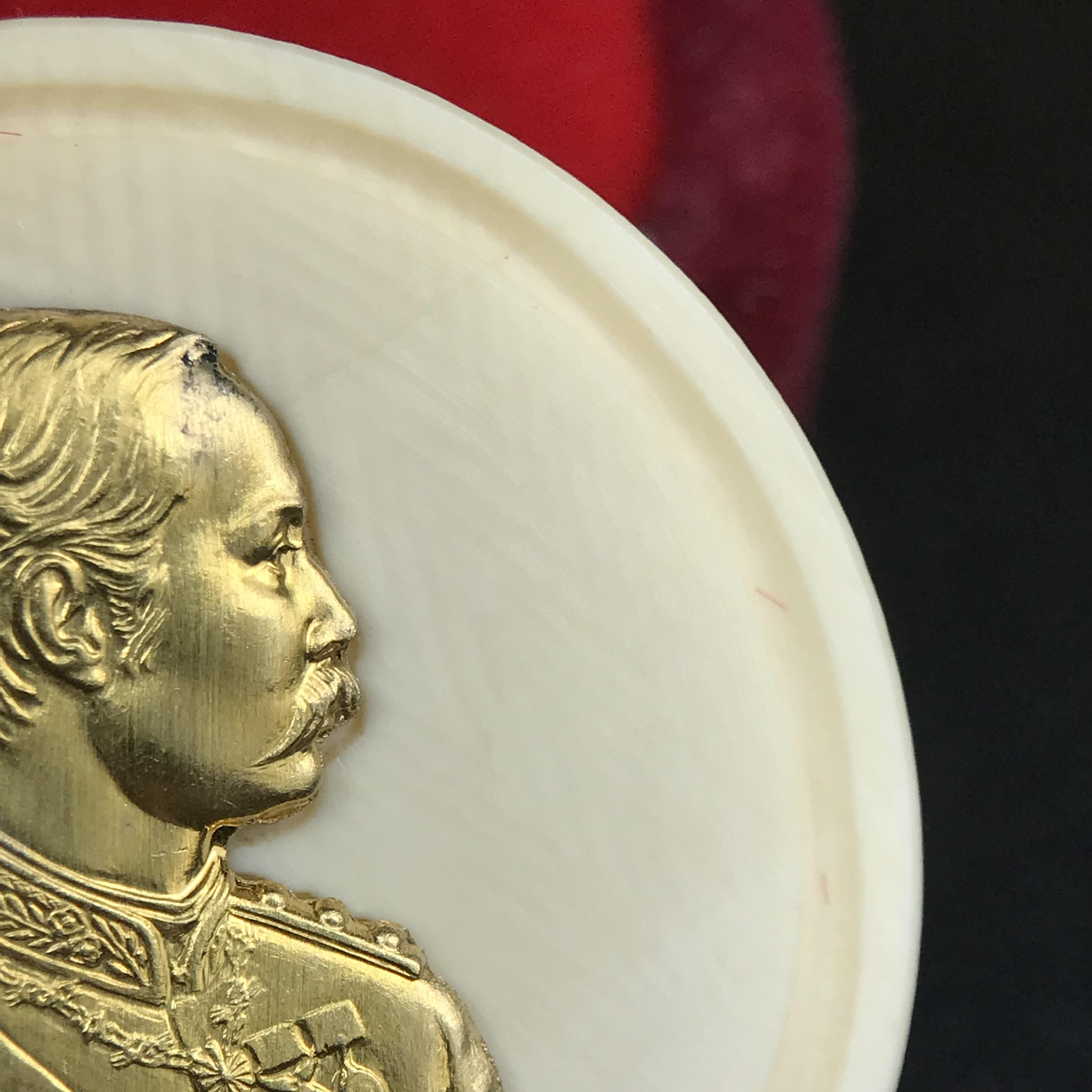 เหรียญรัชกาลที่ 5 คชสารหมื่นปี หลวงพ่ออุตตมะ วัดวังก์วิเวการาม ปี 2540 พิมพ์ใหญ่ขนาด 3.0 ซม. หน้ากากทองคำบริสุทธิ์ 99.99% (ผิวสวยเดิม)พร้อมกล่องบรรจุเดิมและใบรับรองเดิมครบ(ควรคู่ผู้รู้คุณค่า ด้วยวัตถุมงคล เสริมบุญญาบารมี)