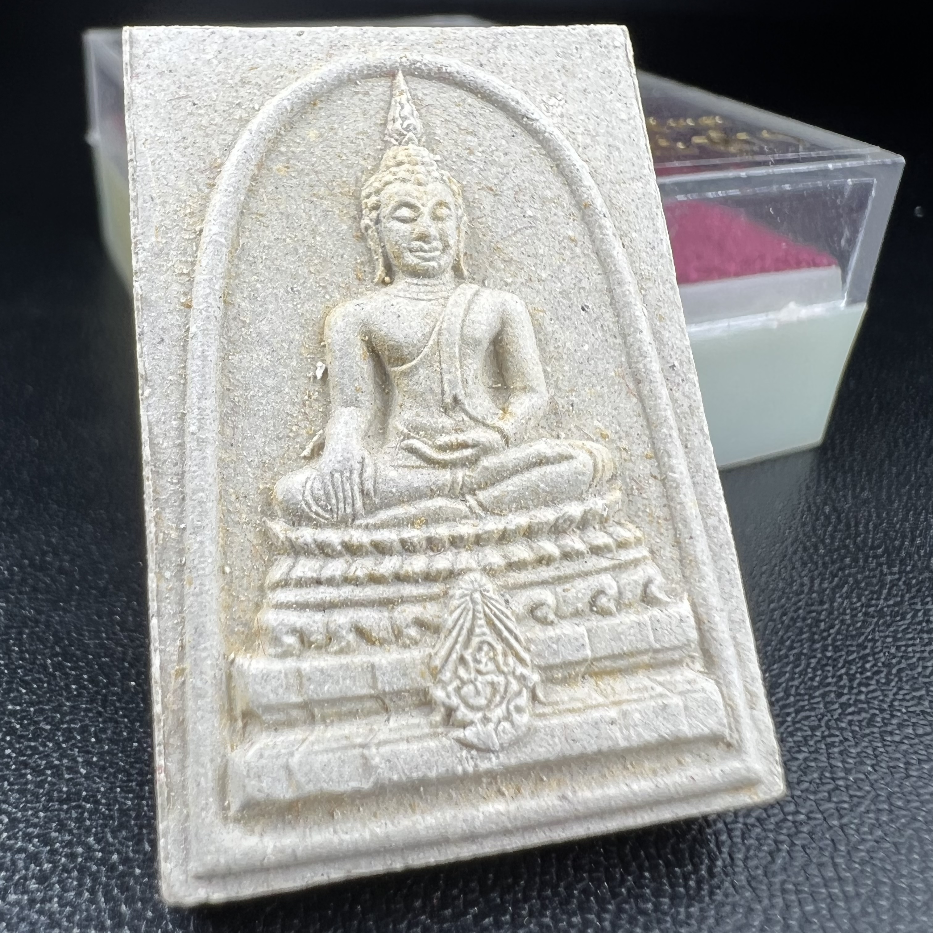 พระพุทธชินสีห์ ภปร. ทันโต เสฏโฐ ปี2533 พิมพ์ใหญ่(องค์นี้ด้านหลังบรรจุพลอยเสกมงคลชัดมาก) บรรจุพระทนต์ในหลวง รุ่นเดียวในประวัติศาสตร์ ****รุ่นนี้ขอแนะนำ****