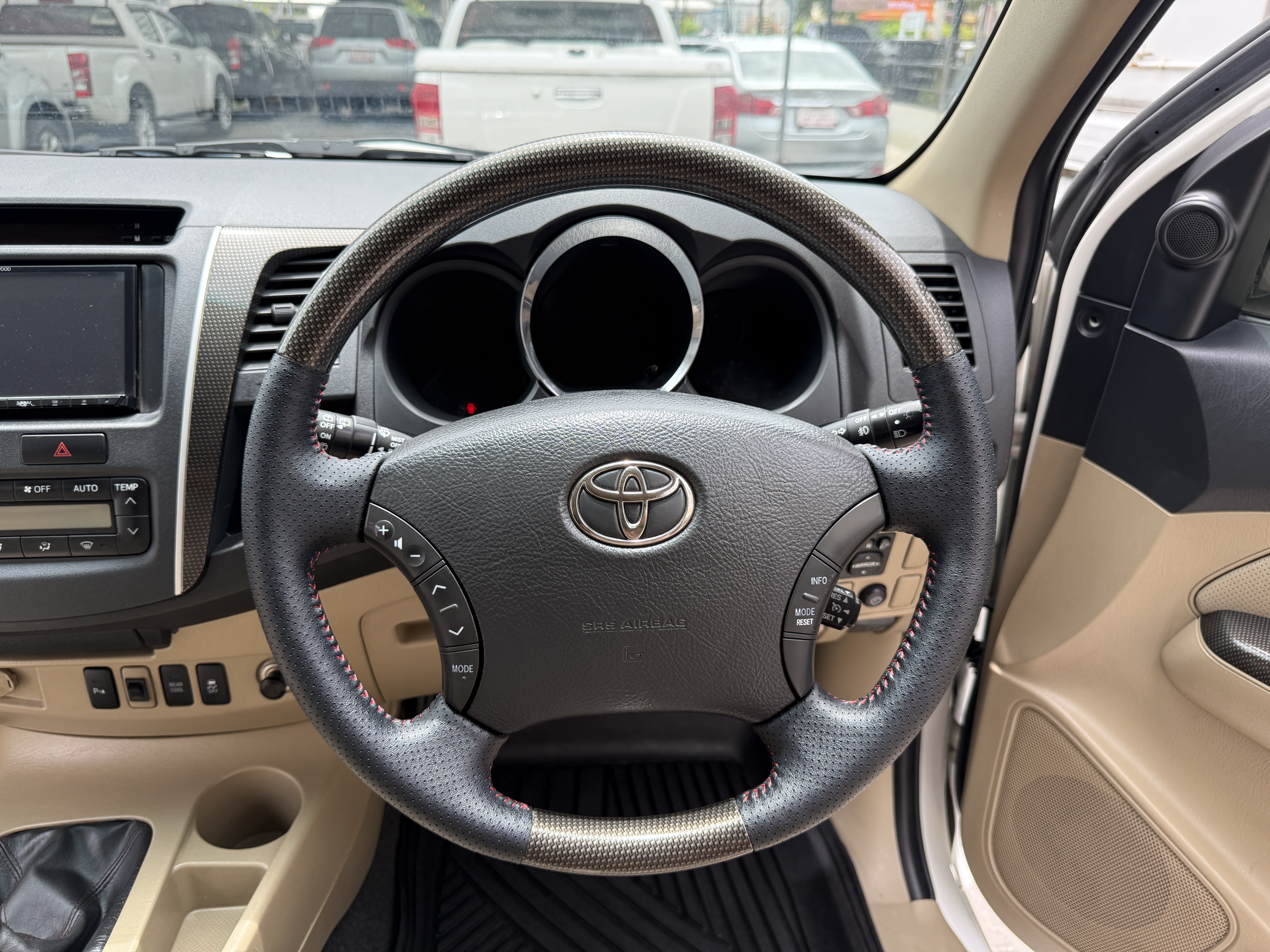 Toyota Fortuner 3.0 V 4WD TRD Sportivo At 2011 ขาว