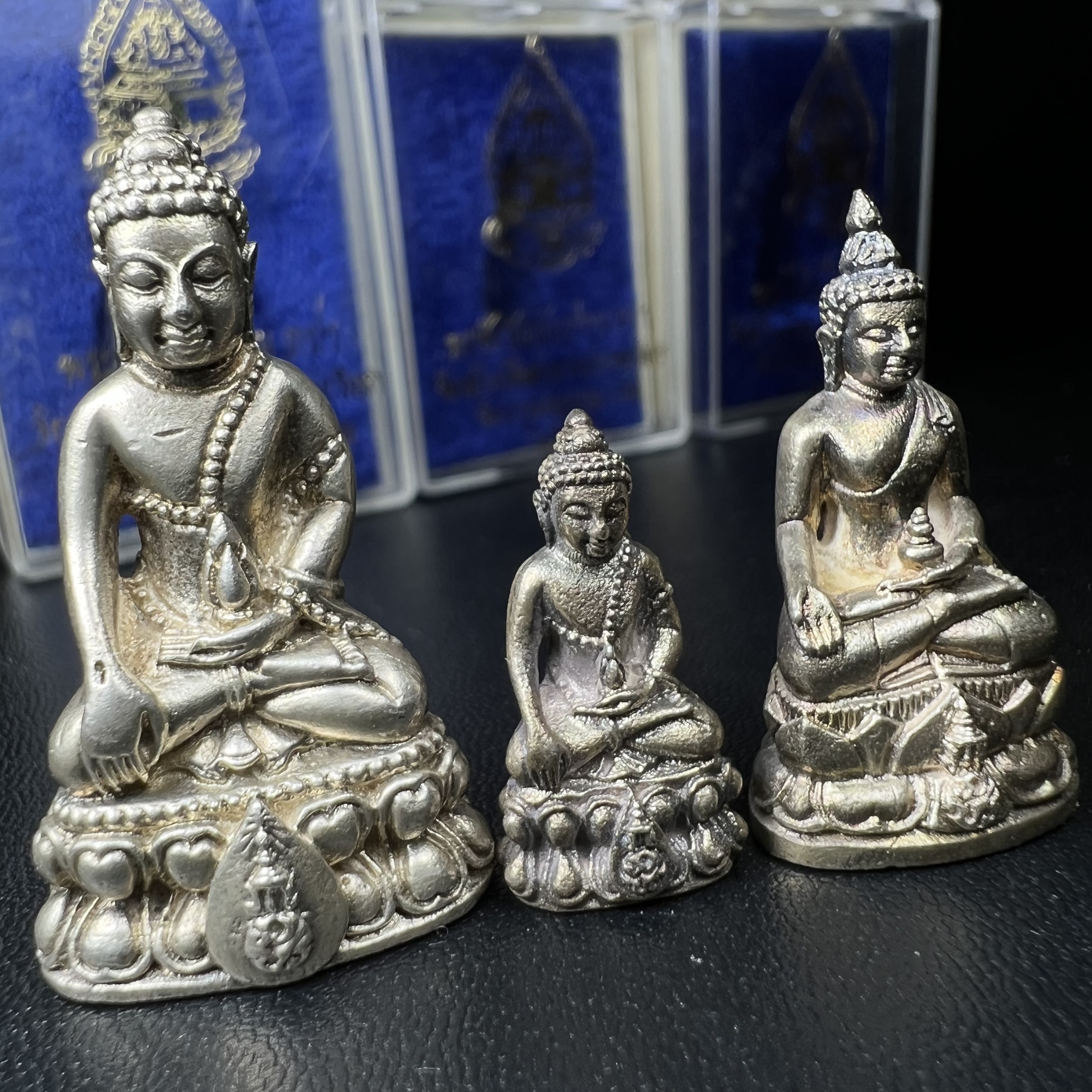 พระกริ่งนวปทุม ภปร.-พระชัยวัฒน์นวปทุม ภปร.-พระกริ่งไพรีพินาศ ภปร. รุ่นแรก วัดปทุมวนาราม ครบชุดเนื้อเงิน ปี2535(ในหลวงรัชกาลที่9เสด็จเททอง)(1ใน3000องค์)หายาก***เก็บทีเดียวครบชุดไปเลยรุ่นนี้ แนะนำ....ตอนนี้หายากแล้ว***