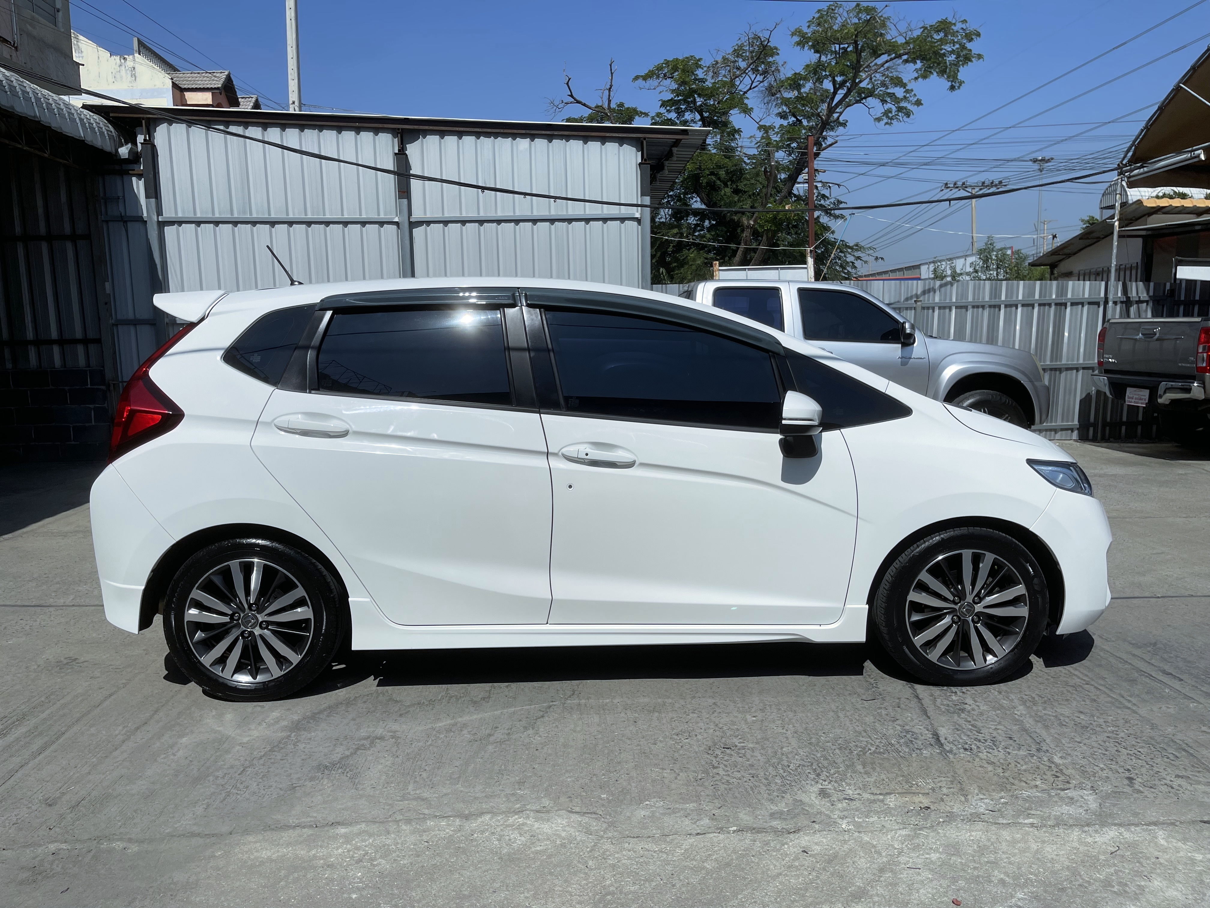Honda Jazz 1.5 SV At 2016 ขาว