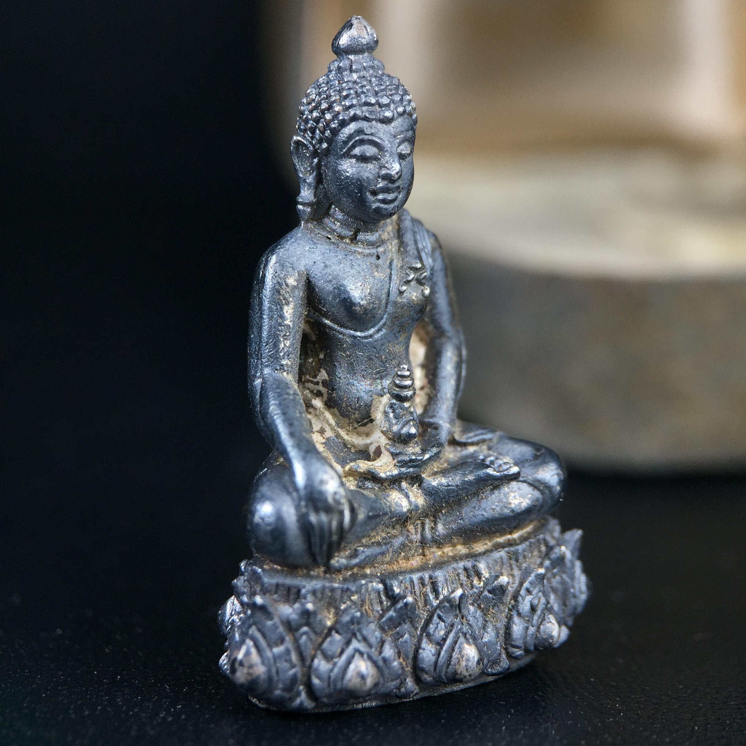 พระกริ่งวาสนา 80 พรรษา สมเด็จพระสังฆราช (วาสน์) วัดราชบพิธฯ ปี2521 เนื้อเงิน(ตอกหมายเลข)(ตอกโค๊ตพระปิดตา) โดยมีหลวงปู่โต๊ะ วัดประดู่ฉิมพลีร่วมปลุกเสก สภาพผิวเดิม สวยจัด แชมป์ๆพร้อมกล่องบรรจุเดิม(หายาก)