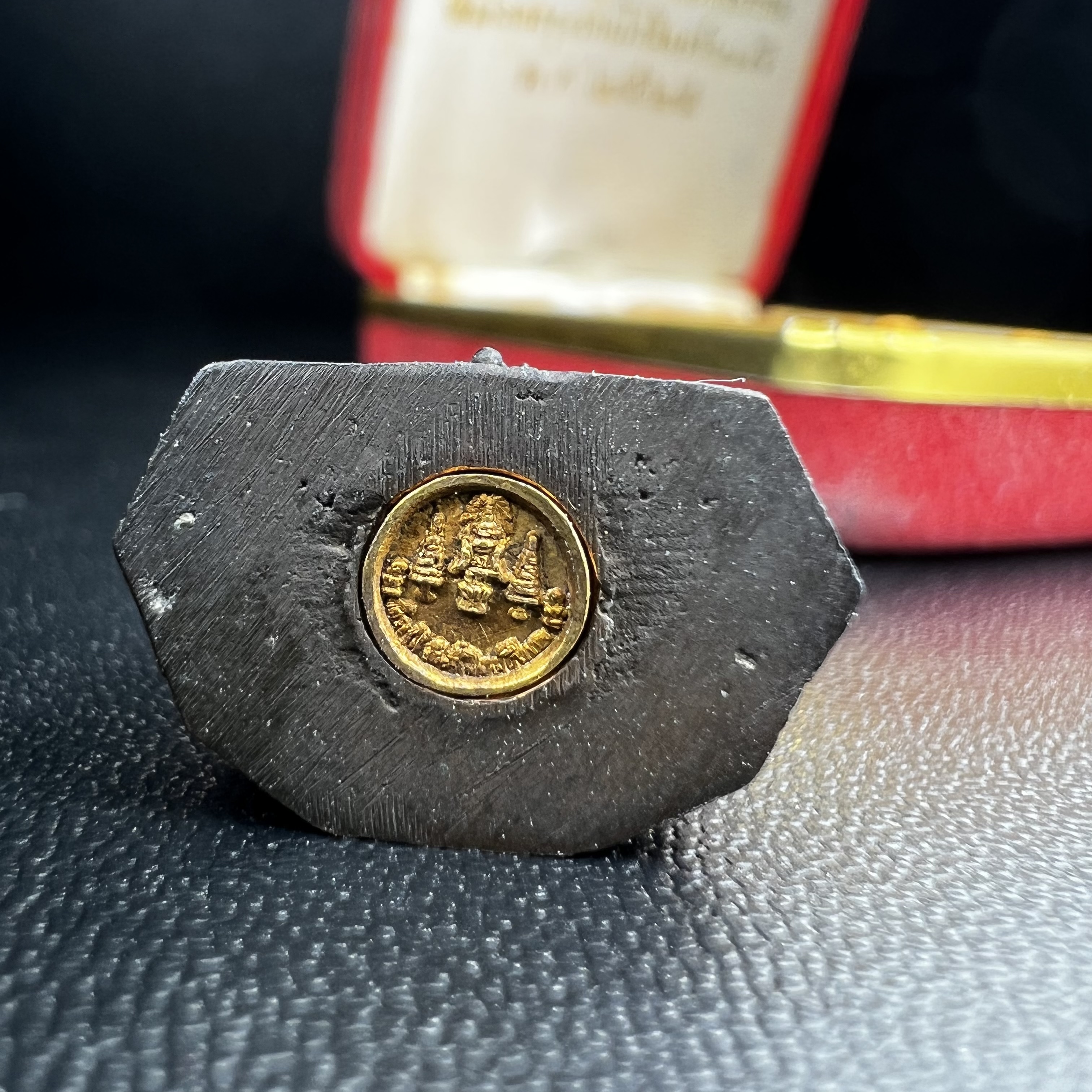 กริ่งพระพุทธนิรันตราย วัดราชประดิษฐสถิตมหาสีมารามราชวรวิหาร สมโภชกรุงรัตนโกสินทร์ 200ปี พ.ศ.2525 เนื้อนวโลหะ (พิธีใหญ่ เกจิคณาจารย์ในยุคล้นหลาม ในหลวง ร.9 เสด็จร่วมพิธี สมเด็จพระสังฆราชประธานพิธีปลุกเสก)มาพร้อมกล่องบรรจุเดิมครบสมบูรณ์ หายากก(1ใน 1209องค์)