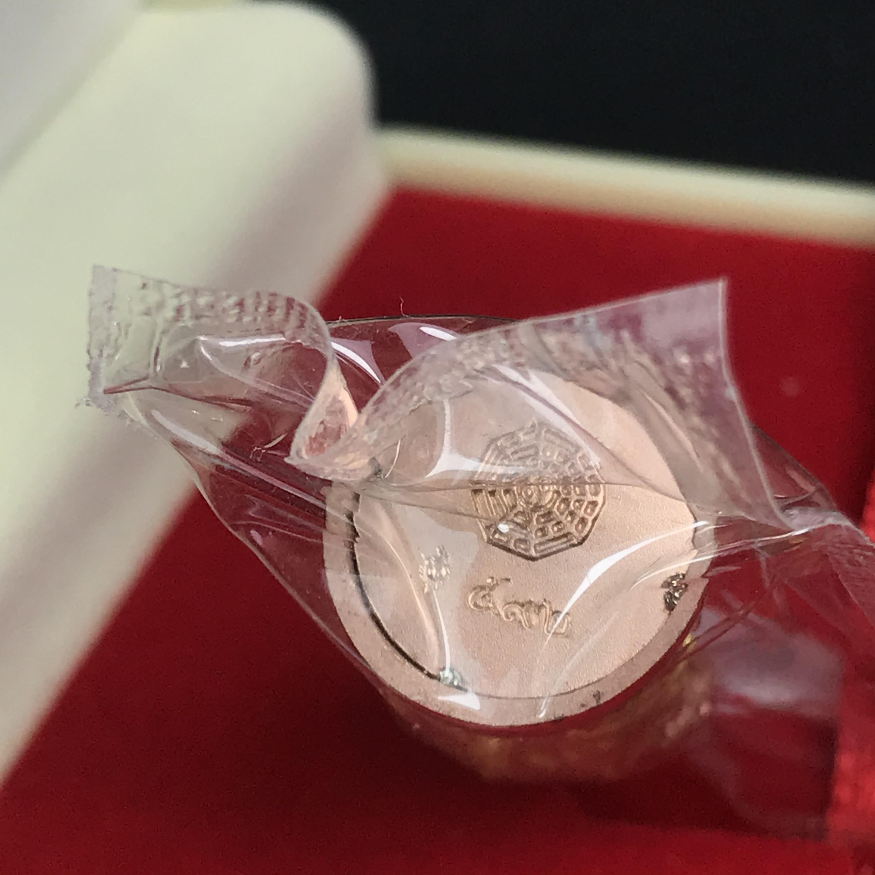 เจ้าพ่อเสือนั่งบัลลังค์ (ตั่วเหล่าเอี๊ย) เนื้อเงินสามกษัตริย์ ลอยองค์ (พิมพ์ใหญ่) รุ่น รักษ์แผ่นดิน ปี 2544 งานแพรนด้าจิวเวลรี่ สวย งดงาม (เทพศักดิ์สิทธิ์ที่คอยปกป้องอภิบาล และปราบปรามศัตรู)