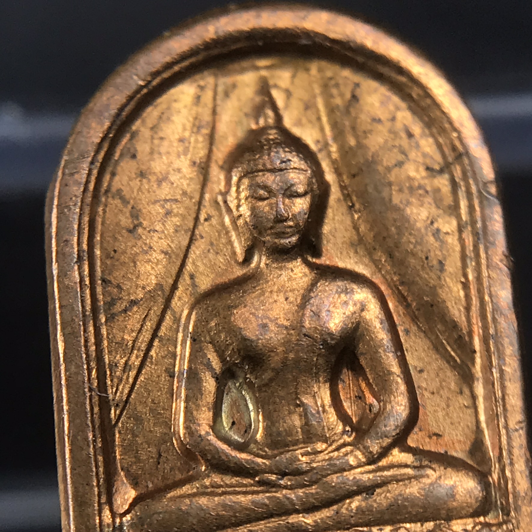 พระปรกใบมะขาม พระพุทธสิหิงค์ ภปร. ธรรมศาสตร์ 50ปี เนื้อทองแดง(คัดสภาพสวย)(ในหลวงรัชกาลที่9 เสด็จเททอง)(พระปรกใบมะขาม ภปร รุ่นแรก)