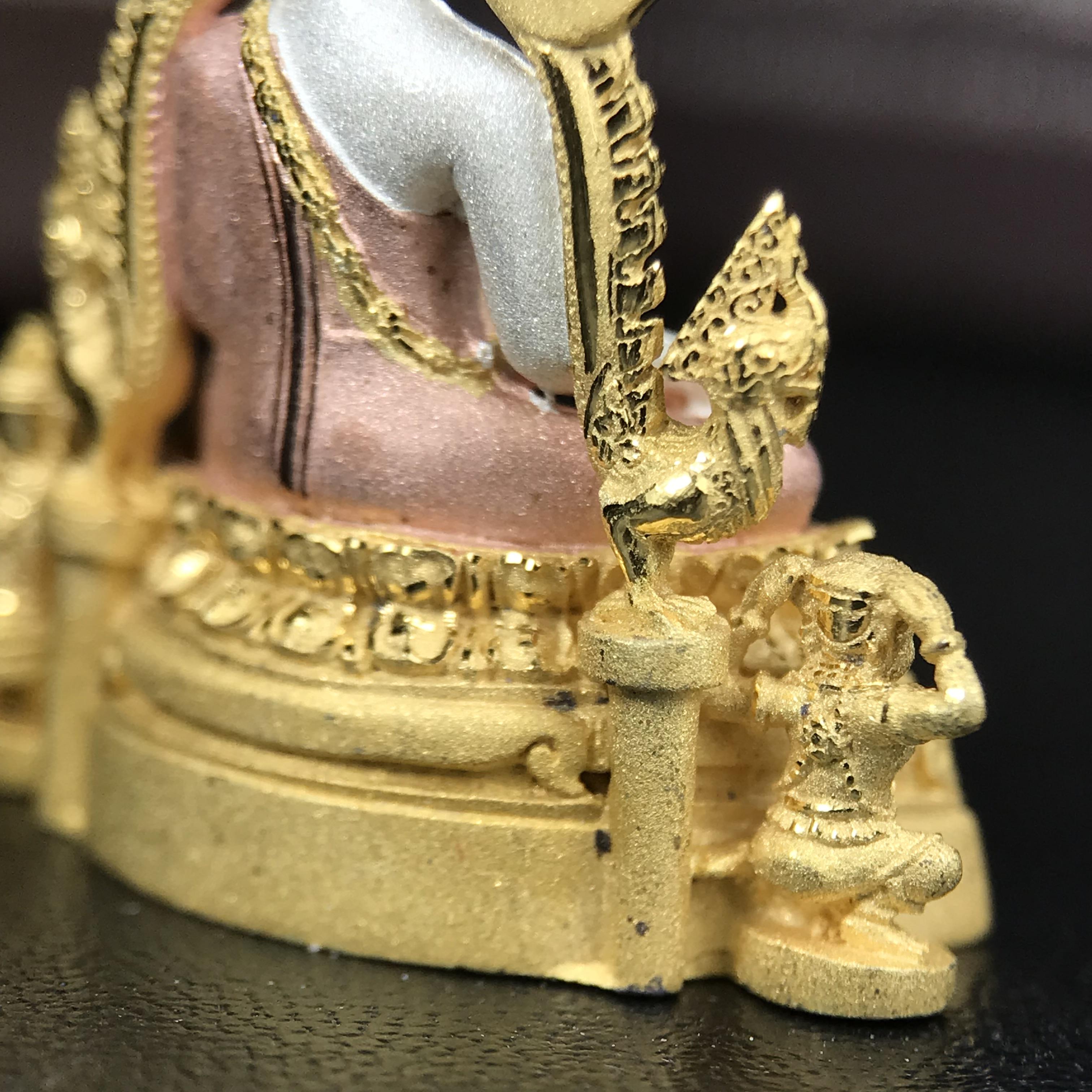 พระพุทธชินราช ภปร. โครงการ "เพราะแผ่นดินนี้ คือ แผ่นดินเกิด" ปี 2548(รุ่นแรก) ลอยองค์เนื้อเงินสามกษัตริย์ หน้าตัก 1/2 นิ้ว (ขนาด 3.5 x 2.5 ซม.) พุทธศิลป์งดงามทรงคุณค่า รุ่นยอดนิยม(องค์หมายเลข 9141)เลขสวยเลขเก้าหน้า...เจริญก้าวหน้าในทุกๆด้าน