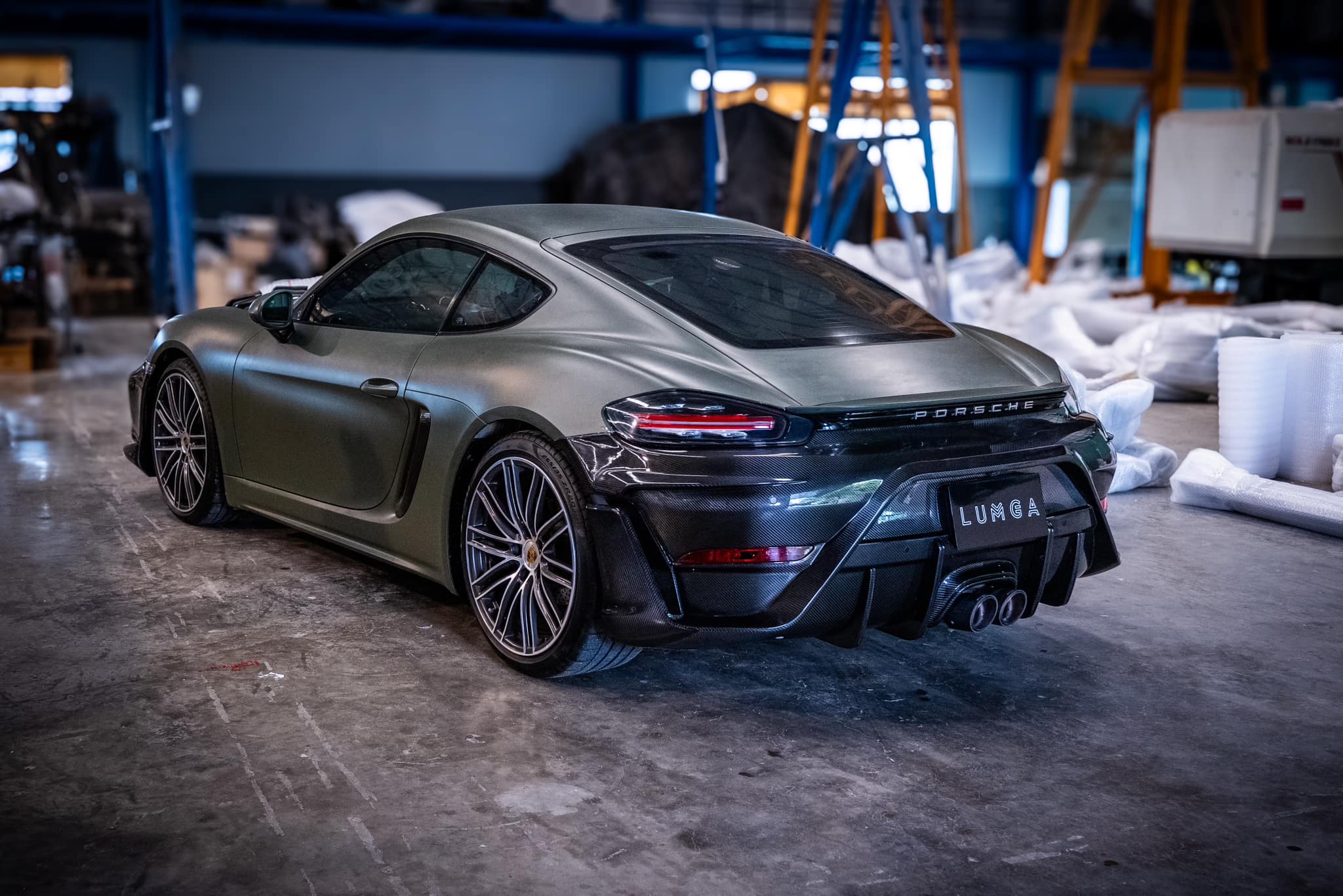 ชุดแต่งรถยนต์ Porsche718 Cayman กันชนหน้า และ กันชนหลัง โดยชุดแต่งรถยนต์ลัมกา
