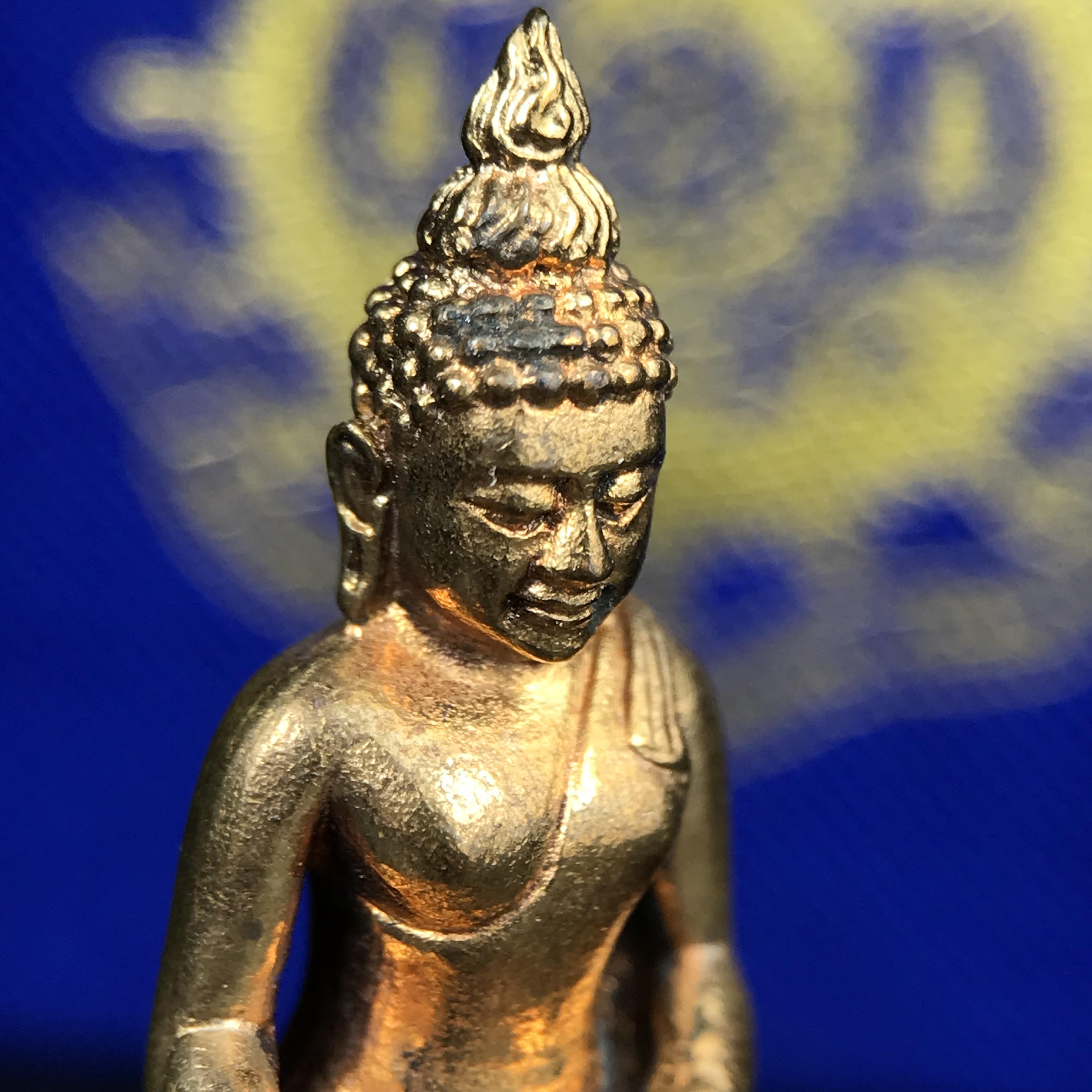 พระกริ่งไพรีพินาศ บรรจุเหล็กไหล ครั้งแรกและครั้งเดียวในประวัติศาสตร์ เฉลิมพระเกียรติ พระบาทสมเด็จพระเจ้าอยู่หัวรัชกาลที่9 พระชนมพรรษา 6 รอบ ปี2542 เนื้อสัมฤทธิ์(บรรจุเหล็กไหล)ดีนอก-ดีใน พิธีใหญ่ มวลสารเด่น (หายาก)