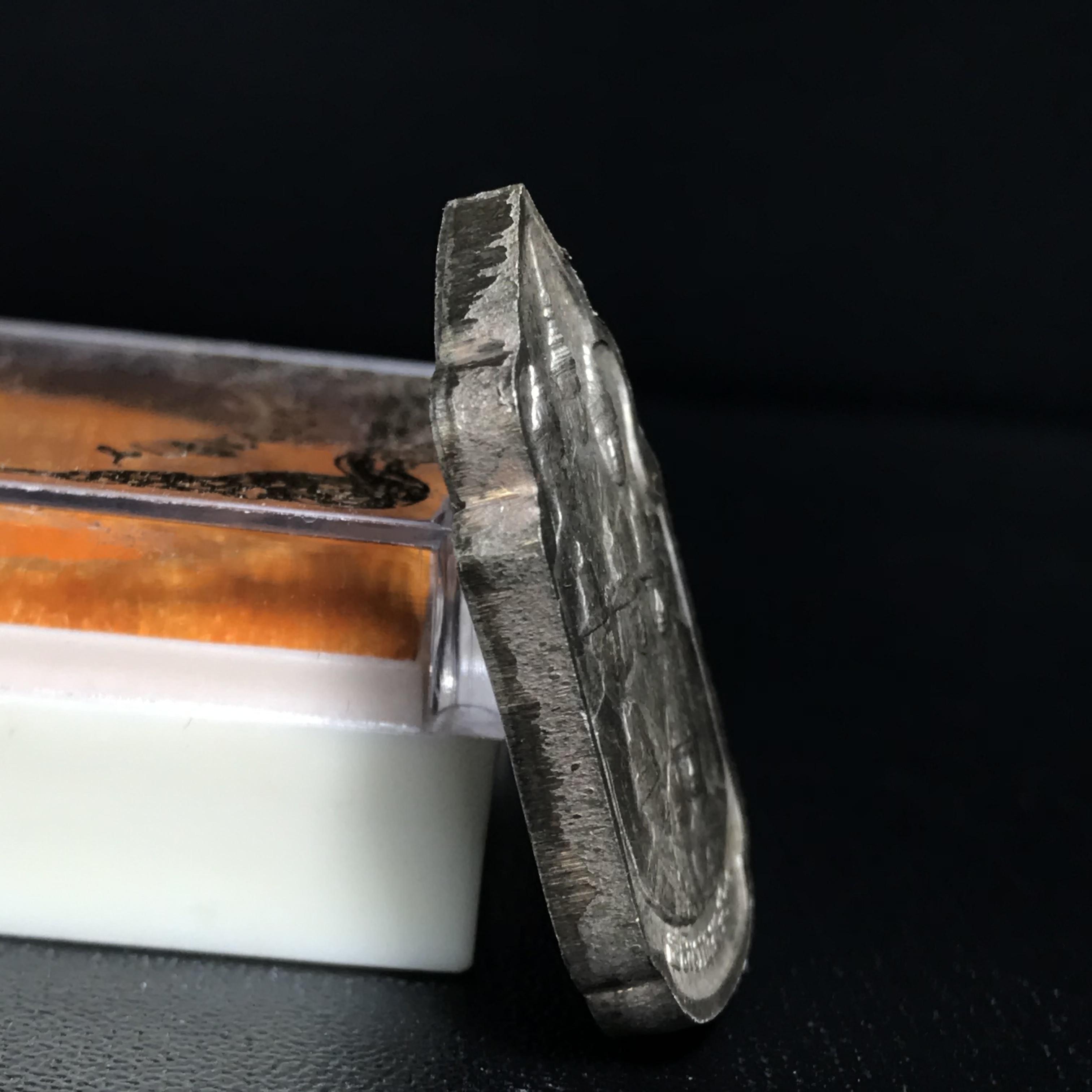 เหรียญนวมหาราชเฉลิมพระชนพรรษา 5 รอบ รัชกาลที่9 ปี 2530 เนื้อนวโลหะกล่องบรรจุเดิม(หายาก)(สภาพคัดสวย วงเดือน พระพักต์คมชัด)