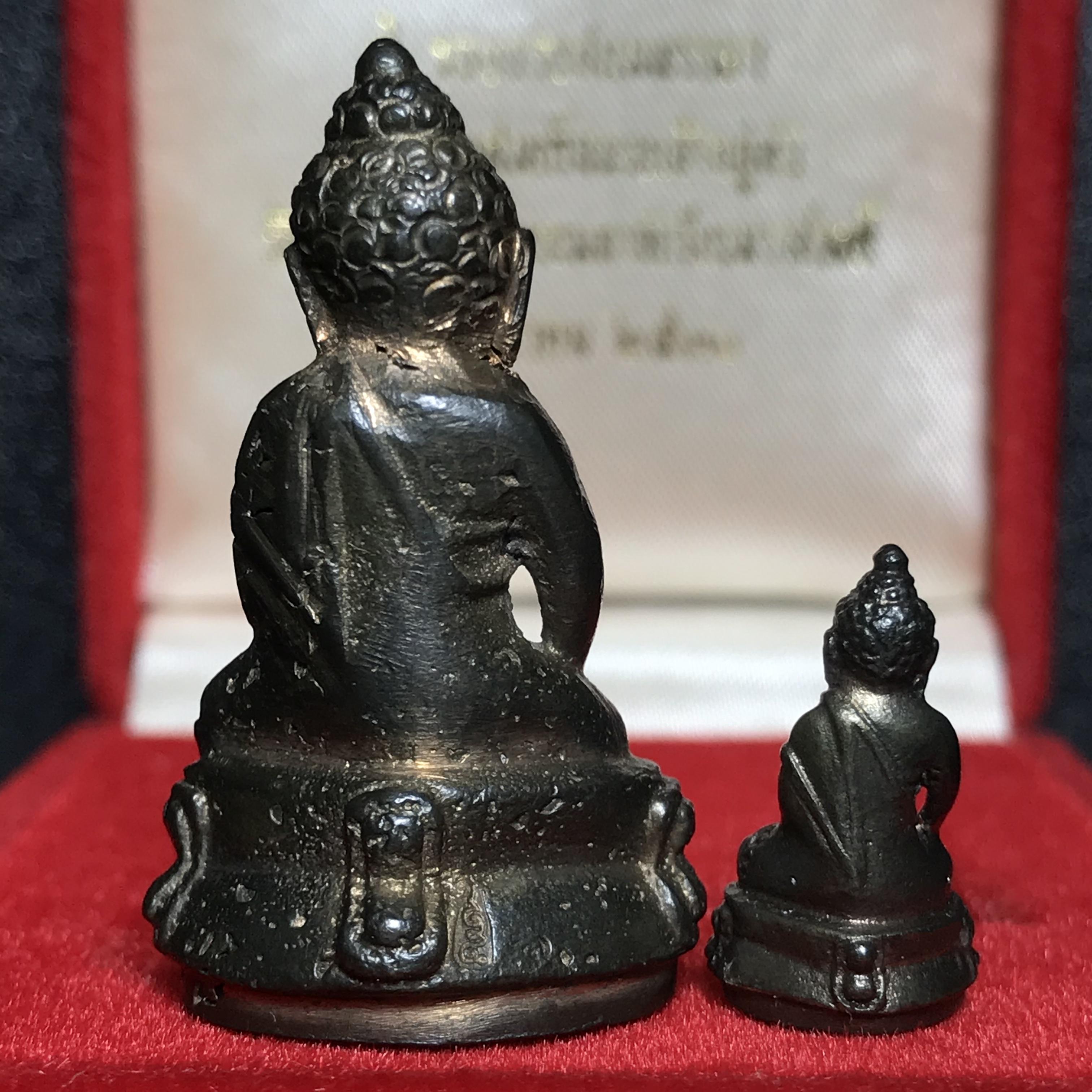 พระกริ่ง-พระชัยวัฒน์ ปวเรศ ปี2530 วัดบวรนิเวศราชวรวิหาร(ในหลวง ร.9 เสด็จเททอง)(บรรจุเส้นเกศาในหลวงรัชกาลที่9)