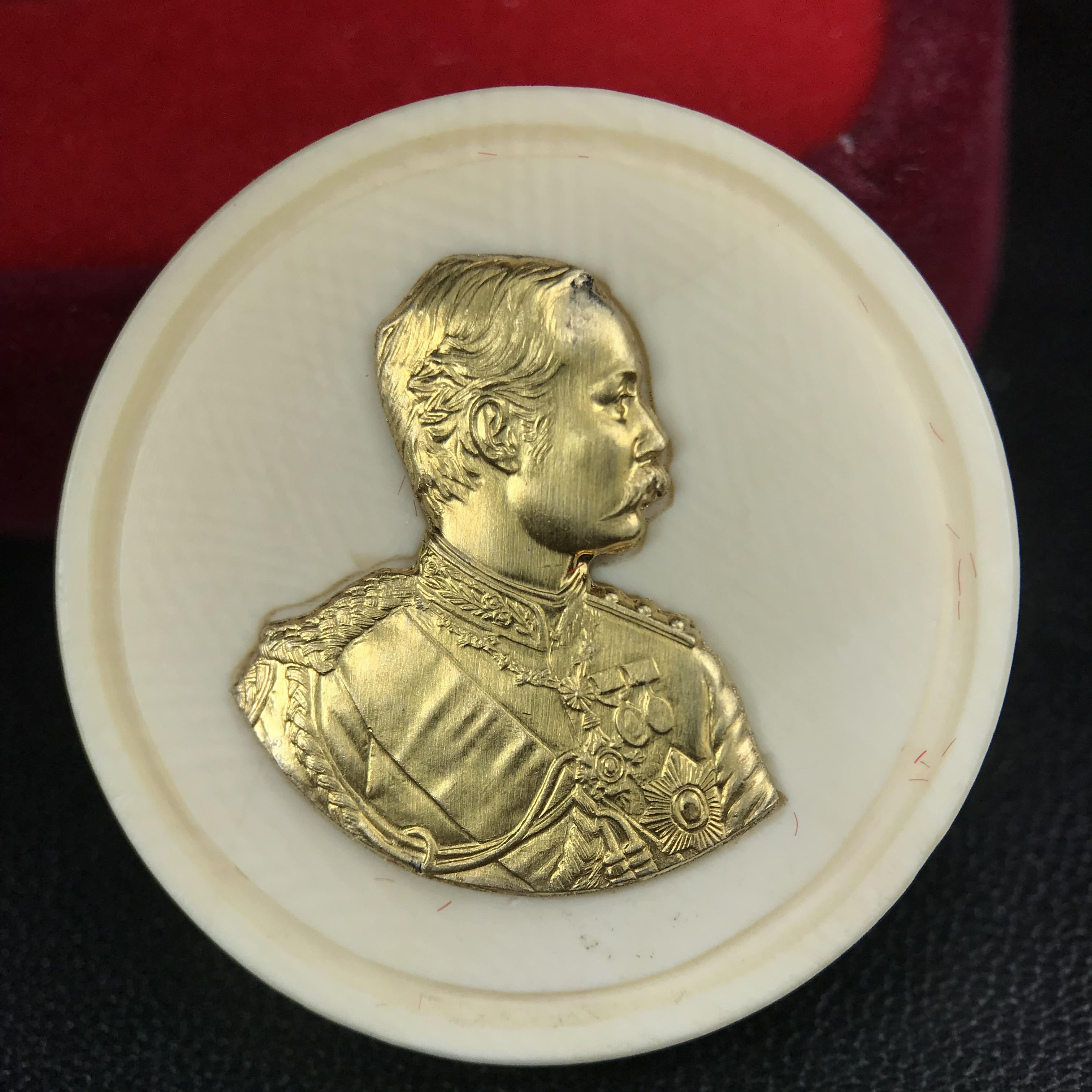 เหรียญรัชกาลที่ 5 คชสารหมื่นปี หลวงพ่ออุตตมะ วัดวังก์วิเวการาม ปี 2540 พิมพ์ใหญ่ขนาด 3.0 ซม. หน้ากากทองคำบริสุทธิ์ 99.99% (ผิวสวยเดิม)พร้อมกล่องบรรจุเดิมและใบรับรองเดิมครบ(ควรคู่ผู้รู้คุณค่า ด้วยวัตถุมงคล เสริมบุญญาบารมี)