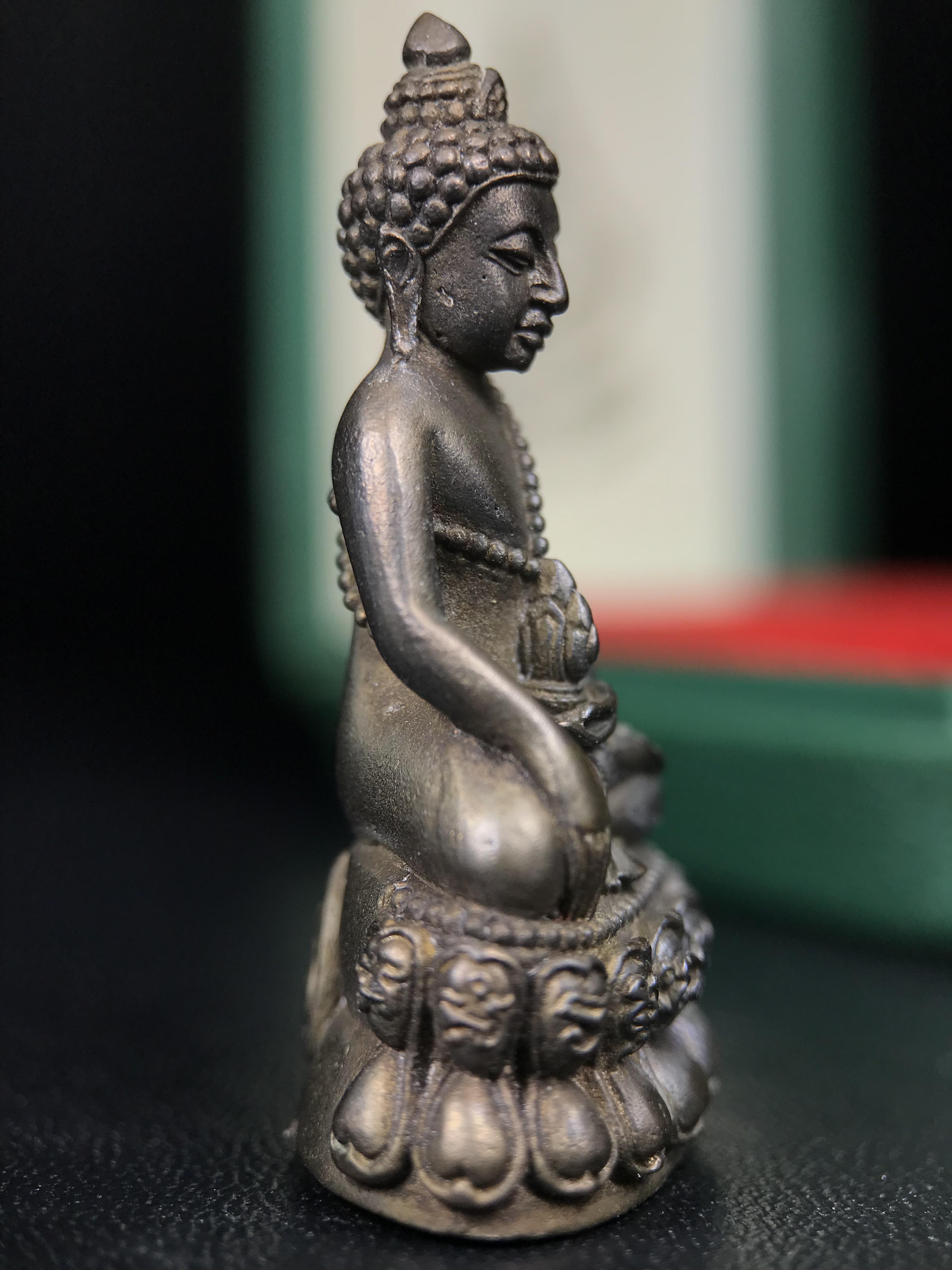 พระกริ่งวาสนา สมเด็จพระสังฆราช(วาสน์)วัดราชบพิธฯ ปี 2531 เนื้อนวโลหะ สร้างเป็นที่ระลึกในคราวที่สมเด็จพระอริยวงศาคตญาณ สมเด็จพระสังฆราช(วาสน์ วาสโน)มีพระชนมายุครบ90พรรษา(ในหลวง ร.9 เสด็จในพิธี)งานแกะแม่พิมพ์โดย นายช่างเกษม มงคลเจริญ)(1ใน1991องค์)