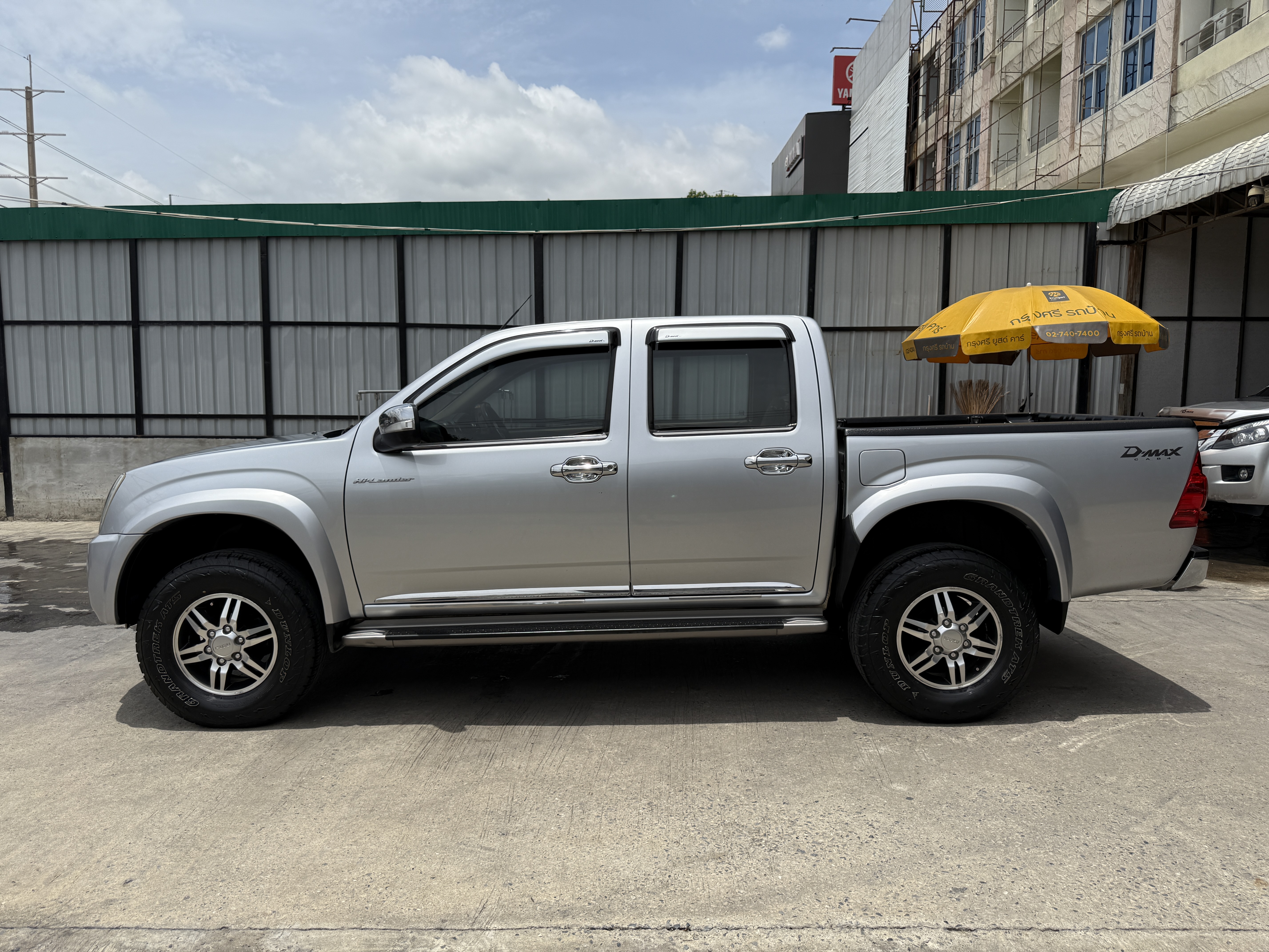 Isuzu Dmax 4ประตู Hilander 2.5 Abs 2010 เงิน