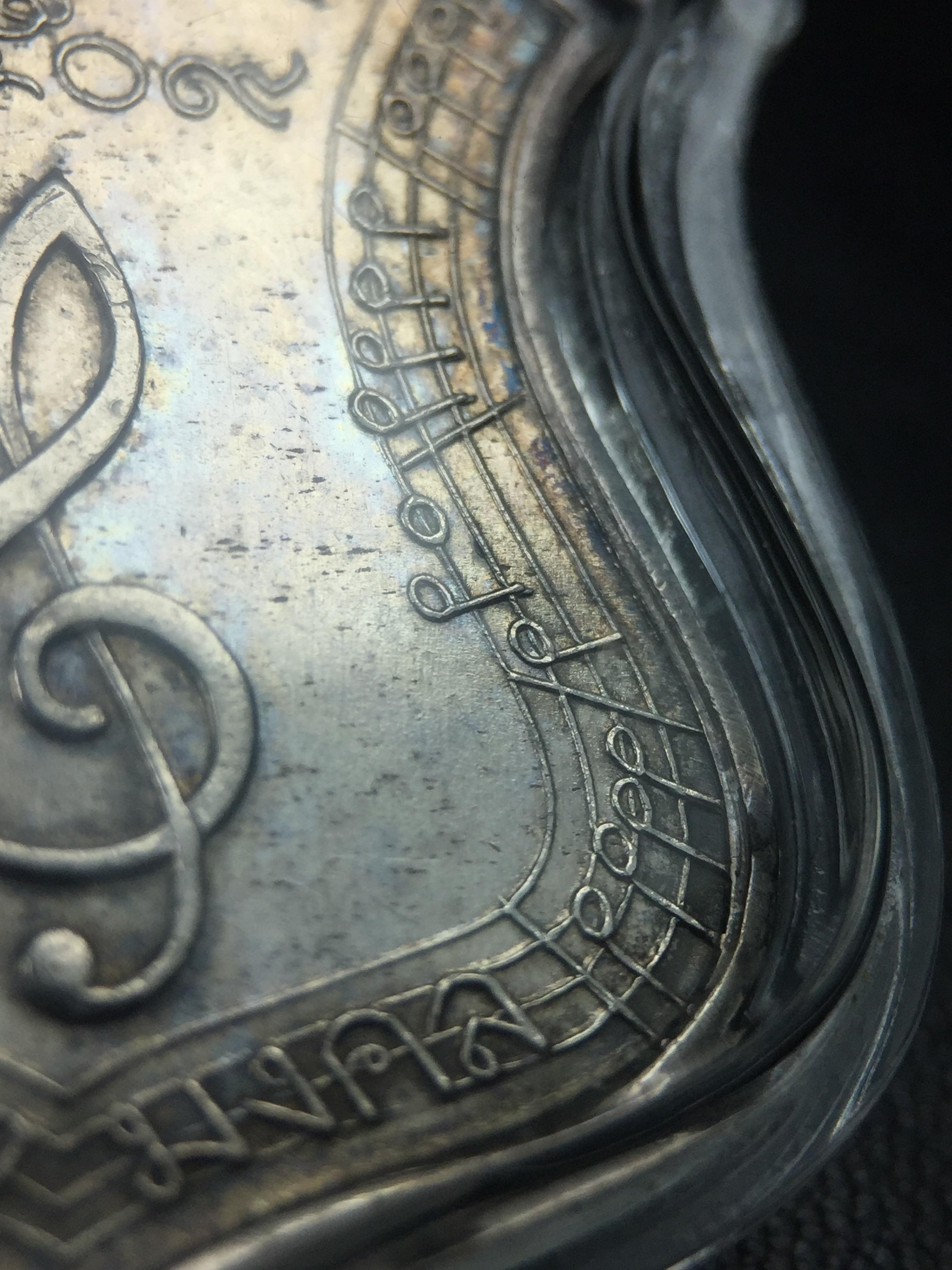 เหรียญสังคีตมงคล ภปร. ปี 2509(พระราชทาน)สุดยอดหายาก สร้างโดยพระราชทรัพย์ส่วนพระองค์ของพระบาทสมเด็จพระเจ้าอยู่หัวรัชกาลที่9(1ใน300 เหรียญ)เนื้อเงินสภาพสวยๆมีผิวขึ้นน้ำทองรุ้งๆเดิมๆตามกาลเวลา