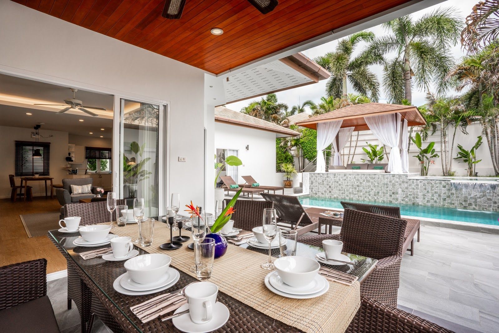 For Rent : Rawai, Pool Villa with Jacuzzi, 3 bedrooms 3 Bathrooms, Pool view.