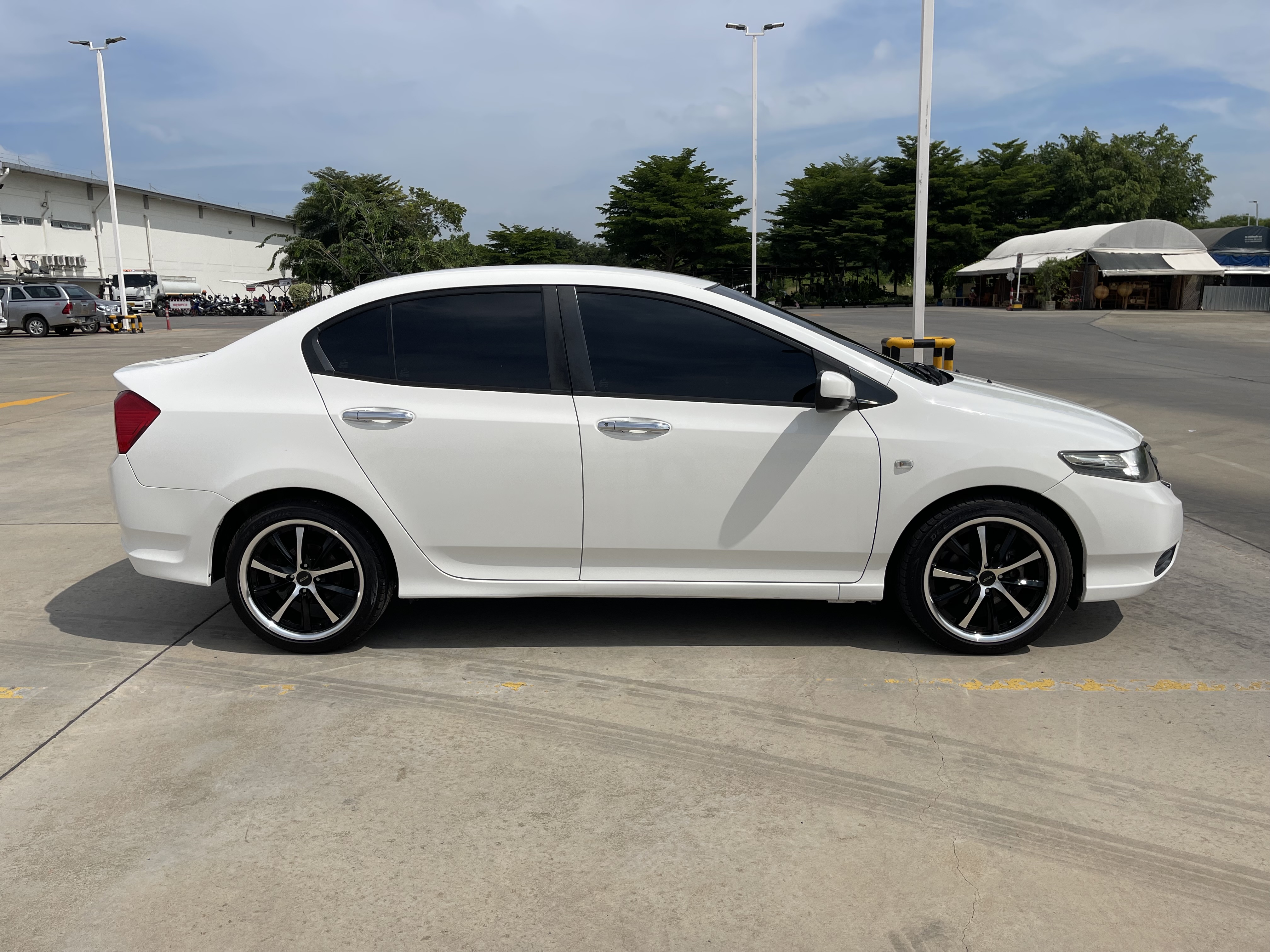 Honda City 1.5 V At 2013 ขาว