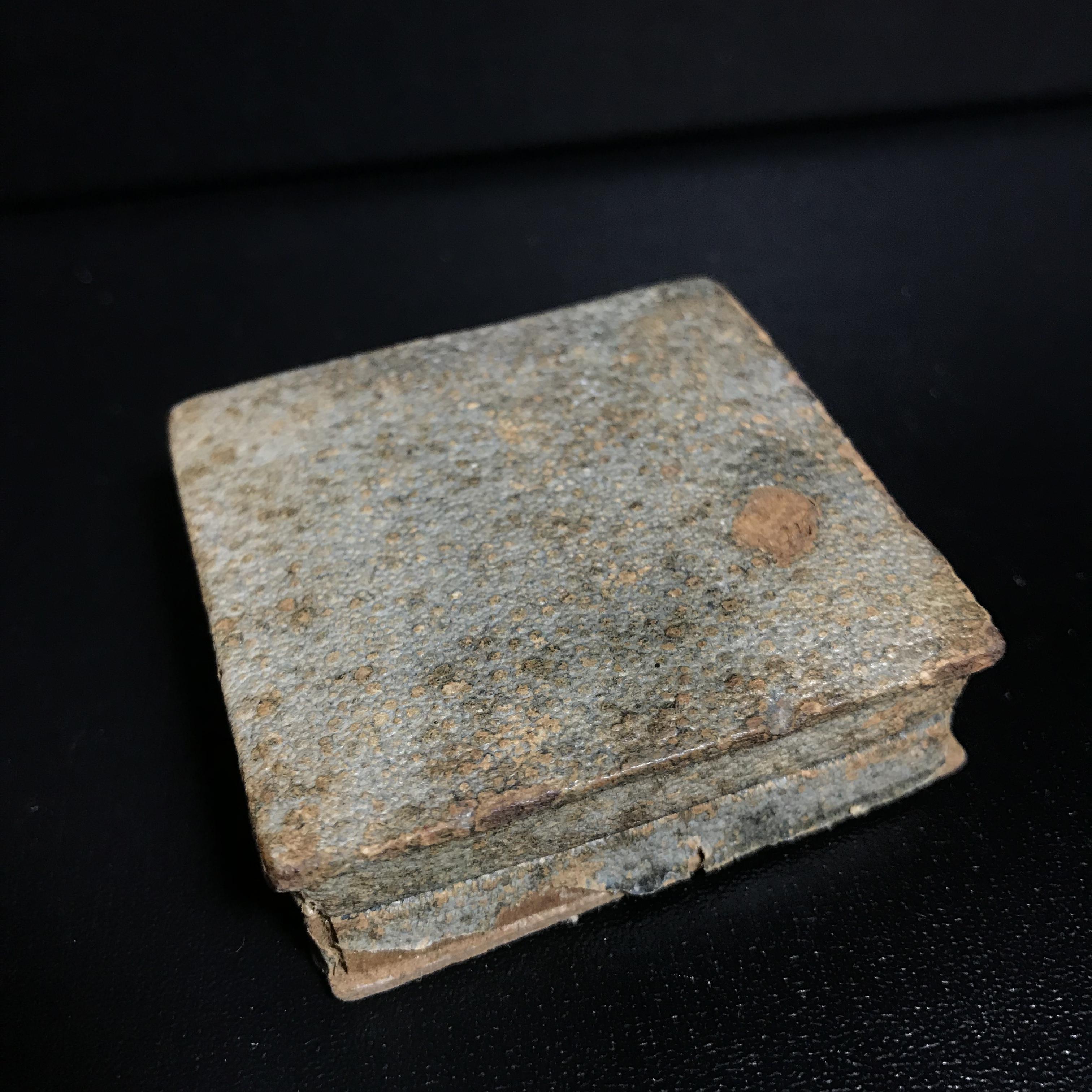 เหรียญในมหามงคลสมัยพระราชพิธีบรมราชาภิเษก พุทธศักราช 2493(พระราชทานพระสงฆ์ที่รวมพิธี)พร้อมกล่องบรรจุเดิม