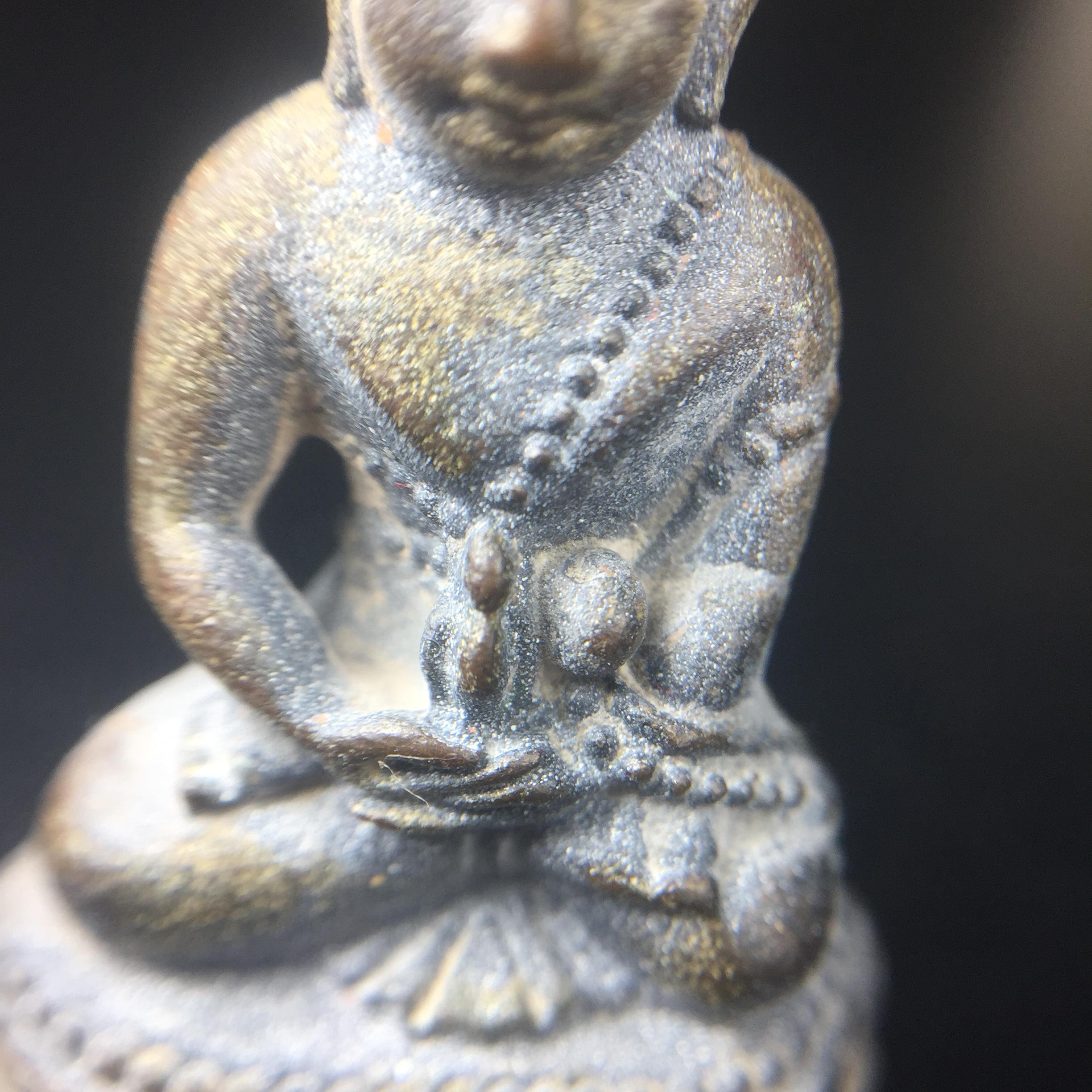 พระกริ่งชินบัญชรฉลองพระชันษา 100 ปี สมเด็จพระญาณสังวร วัดบวรนิเวศวิหาร ปี 2556 เนื้อนวโลหะผสมทองคำก้นทองแดง พิธีใหญ่ มวลสารเด่น นิยม(1 ใน 2556 องค์)