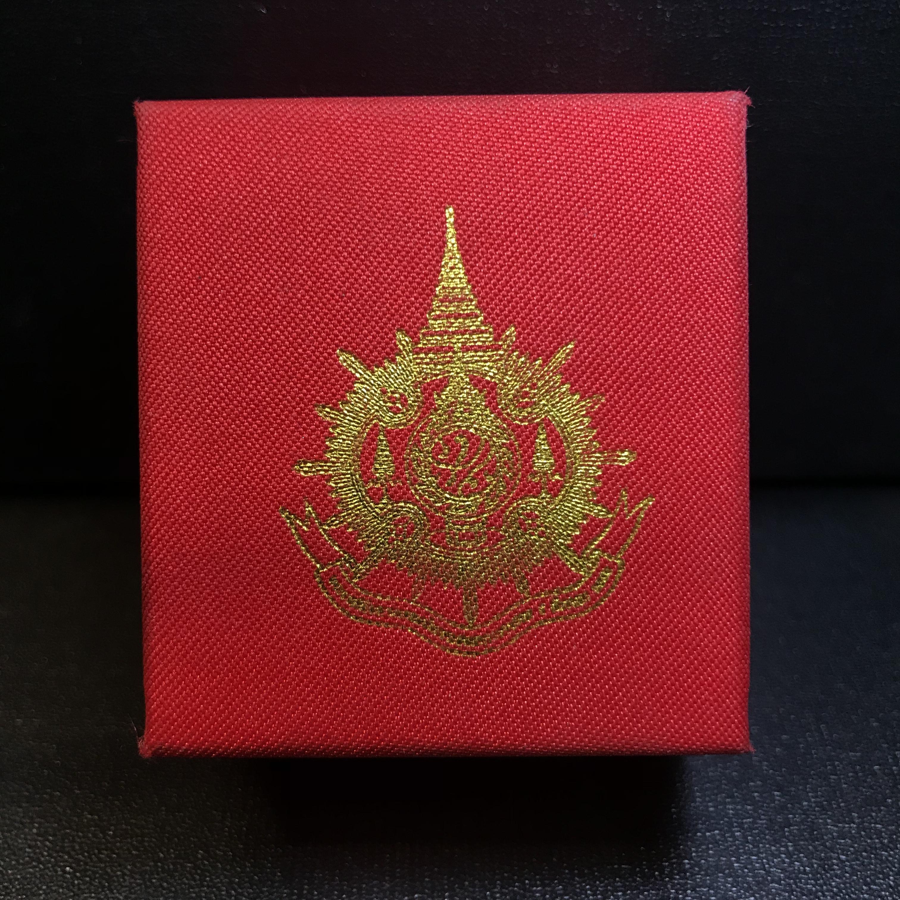 พระกริ่งไพรีพินาศ เฉลิมพระเกียรติ พระบาทสมเด็จพระเจ้าอยู่หัวรัชกาลที่9 พระชนมพรรษา 6 รอบ ปี2542เนื้อนวโลหะผสมทองคำ(บรรจุเหล็กไหล)ดีนอก-ดีใน