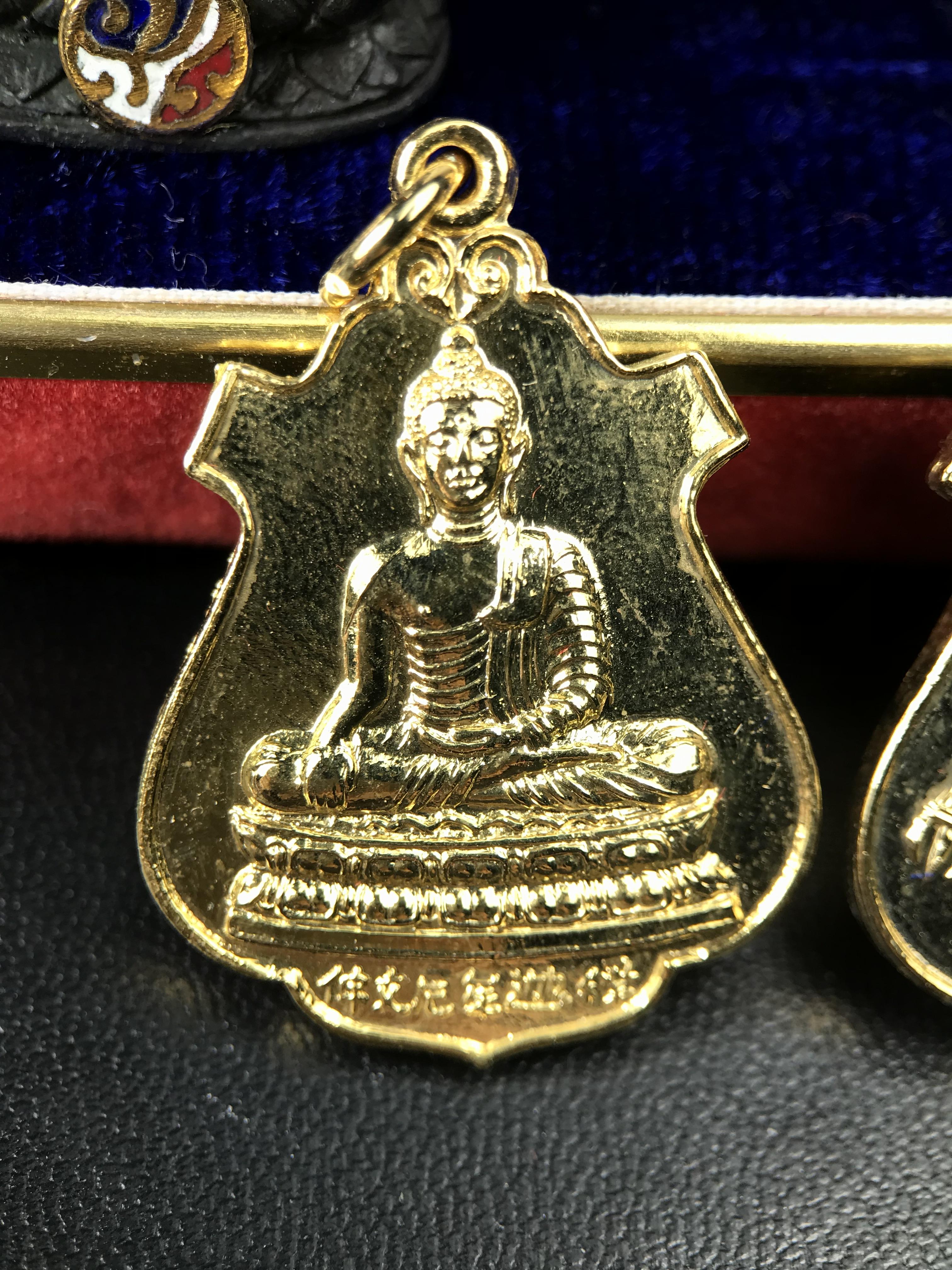 พระไวโรจนะพุทธ(กริ่งธิเบต ภปร.) ท่านเจ้าคุณโพธิ์แจ้ง วัดมังกรกมลาวาส(เล่งเน่ยยี่) ปี 2515(รุ่นแรก) ชุดพิเศษกรรมการ พิธีใหญ่ฉลอง ๑๐๐ปี วัดมังกรกมลาวาส (ในหลวงรัชกาลที่ ๙ ทรงเสด็จเททอง ) หลวงปู่โต๊ะ วัดประดู่ฉิมพลีเมตตาอธิษฐานจิตปลุกเสก (หายากมาก)