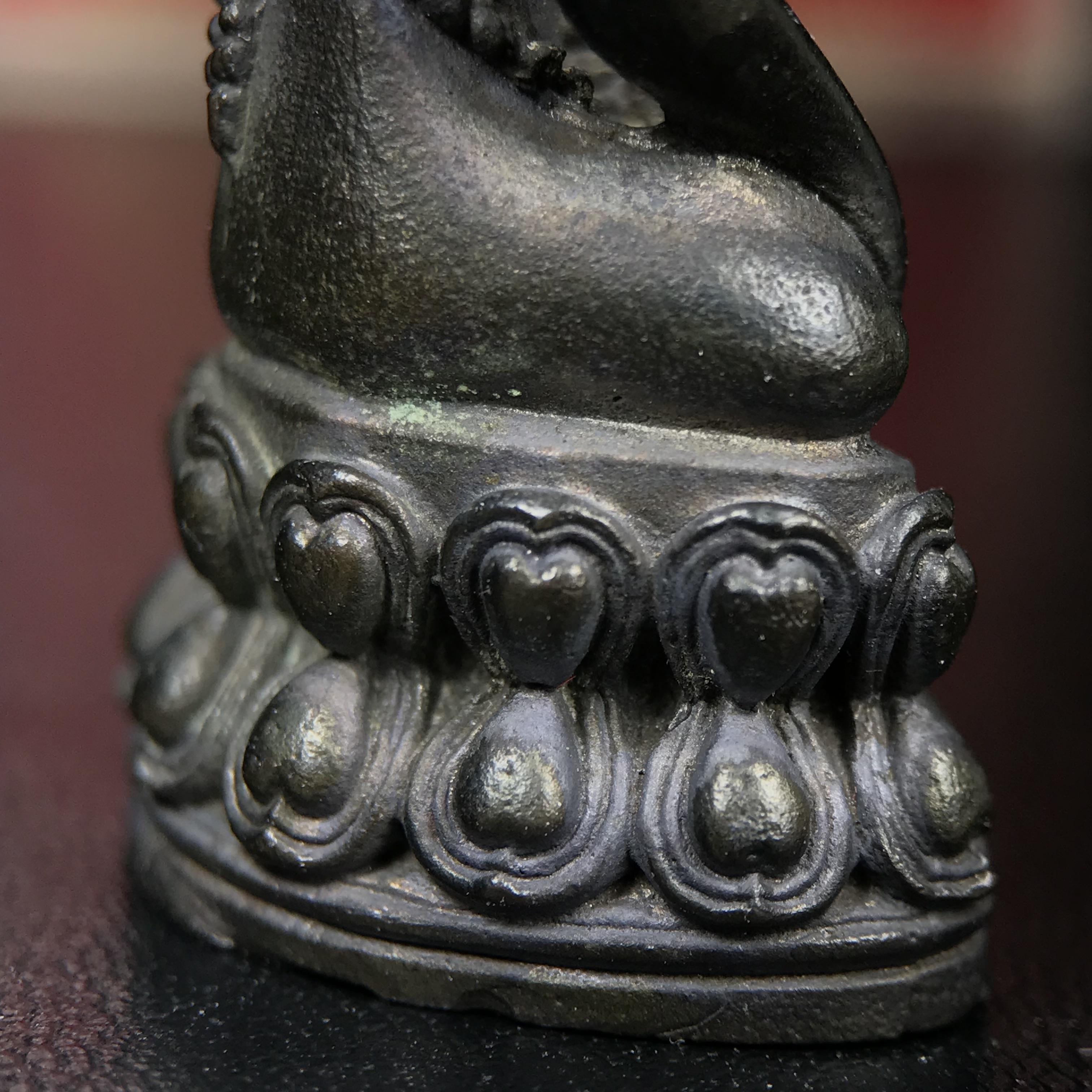 พระกริ่งปรมาภรณ์พุทธปัญญา(พระกริ่งศรีนคร 2) จัดสร้างเนื่องในมหามงคลสมัยเฉลิมพระชมน์พรรษา 5 รอบ องค์พระบาทสมเด็จพระเจ้าอยู่หัวรัชกาลที่9 ปี 2530 เนื้อนวโลหะ (ออกแบบโดยนายช่างเกษม มงคลเจริญ มีพระอาจารย์ไสว วัดราชนัดดา กรุงเทพ เป็นเจ้าพิธีครั้งสุดท้าย)