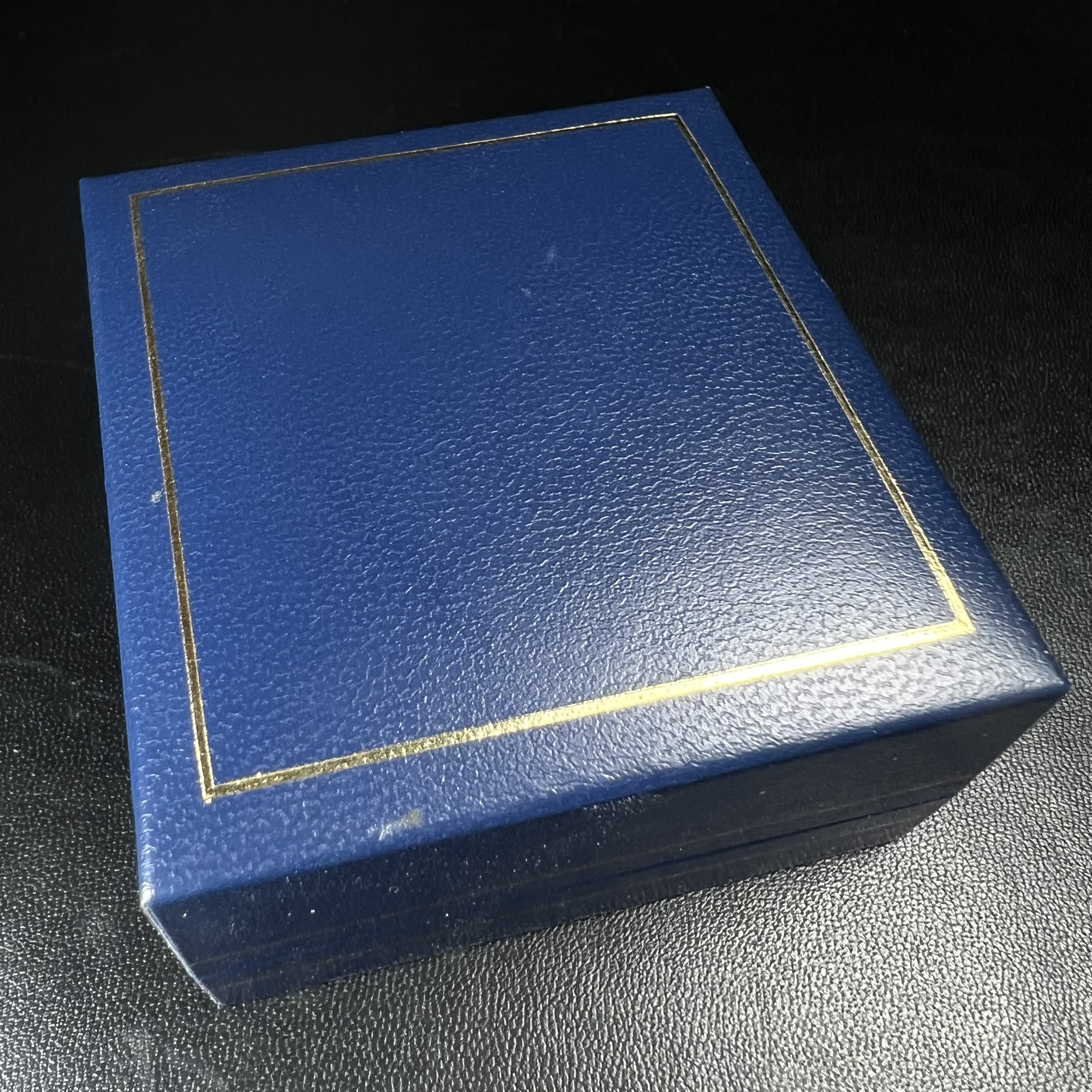 พระกริ่งพุทธอุดมสมบูรณ์(พระปุ้มปุ้ย)รุ่นแรก เนื้อนวโลหะเต็มสูตร วัดบวรนิเวศวิหาร ปี2535 แขวนบูชาไม่มีอดอยาก มีความอุดมสมบูรณ์สมตามลักษณะและมงคลนามตามชื่อ ตามปรารถนา(1ใน2000องค์)หายาก