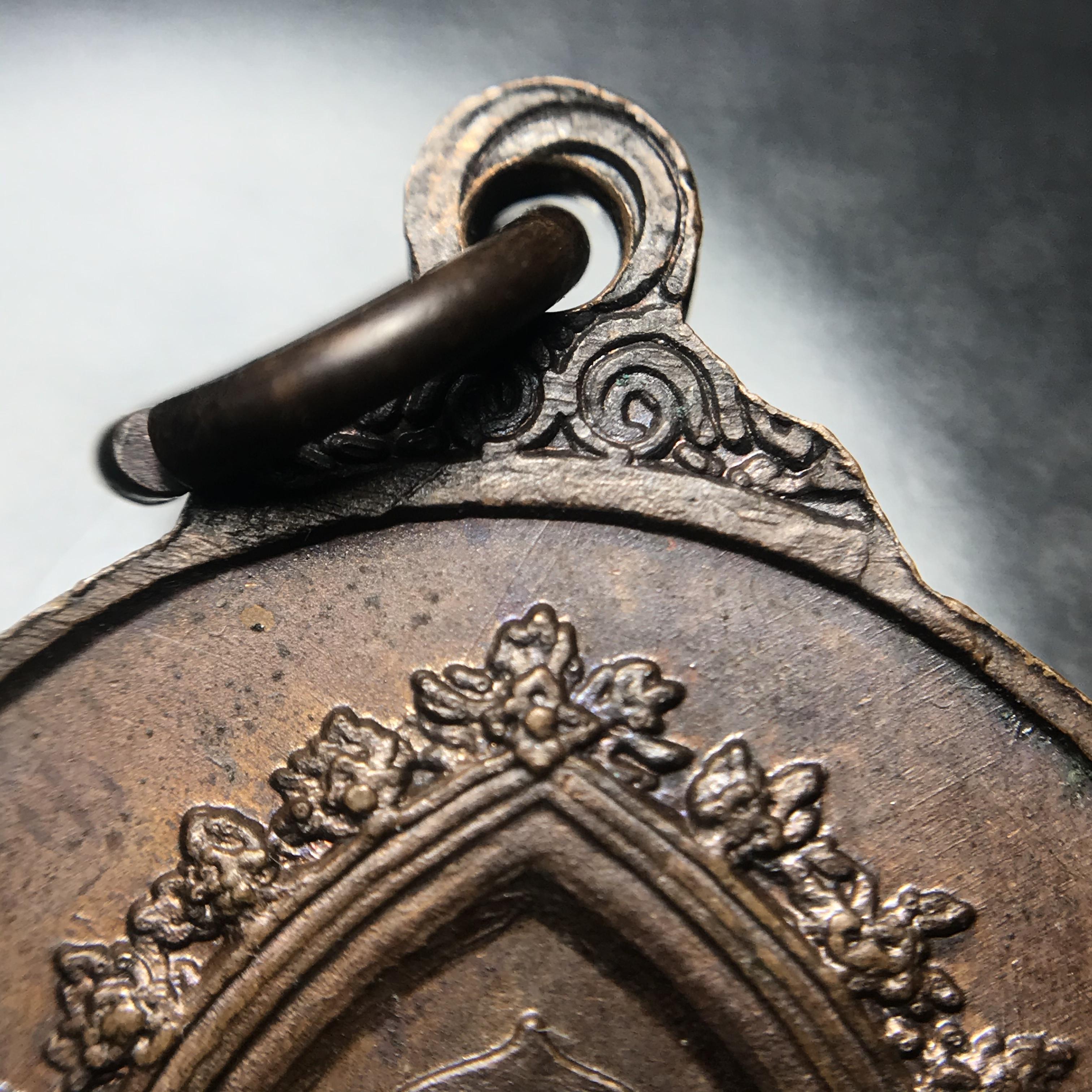 เหรียญหนึ่งในสยาม ด้านหน้าสมเด็จพระนเรศวรมหาราช ด้านหลังพระไพรีพินาศ ปี2519(เหรียญพระราชทาน)(ในหลวงรัชกาลที่9 เสด็จในพิธี)(พิมพ์นิยม คัดสภาพสวย หายาก)(1 ใน7000เหรียญ)