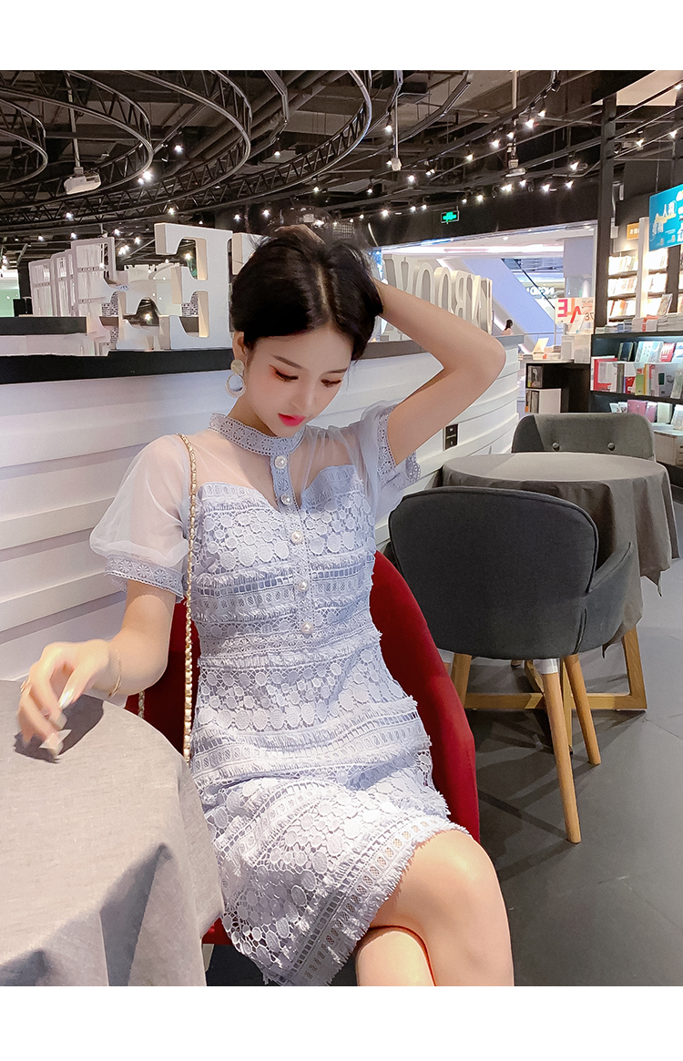 ชุดเดรสสั้นผ้าลูกไม้สีฟ้าอ่อน ทรงปล่อย คอกลม แขนตุ๊กตาผ้าโปร่ง สวยดูดี